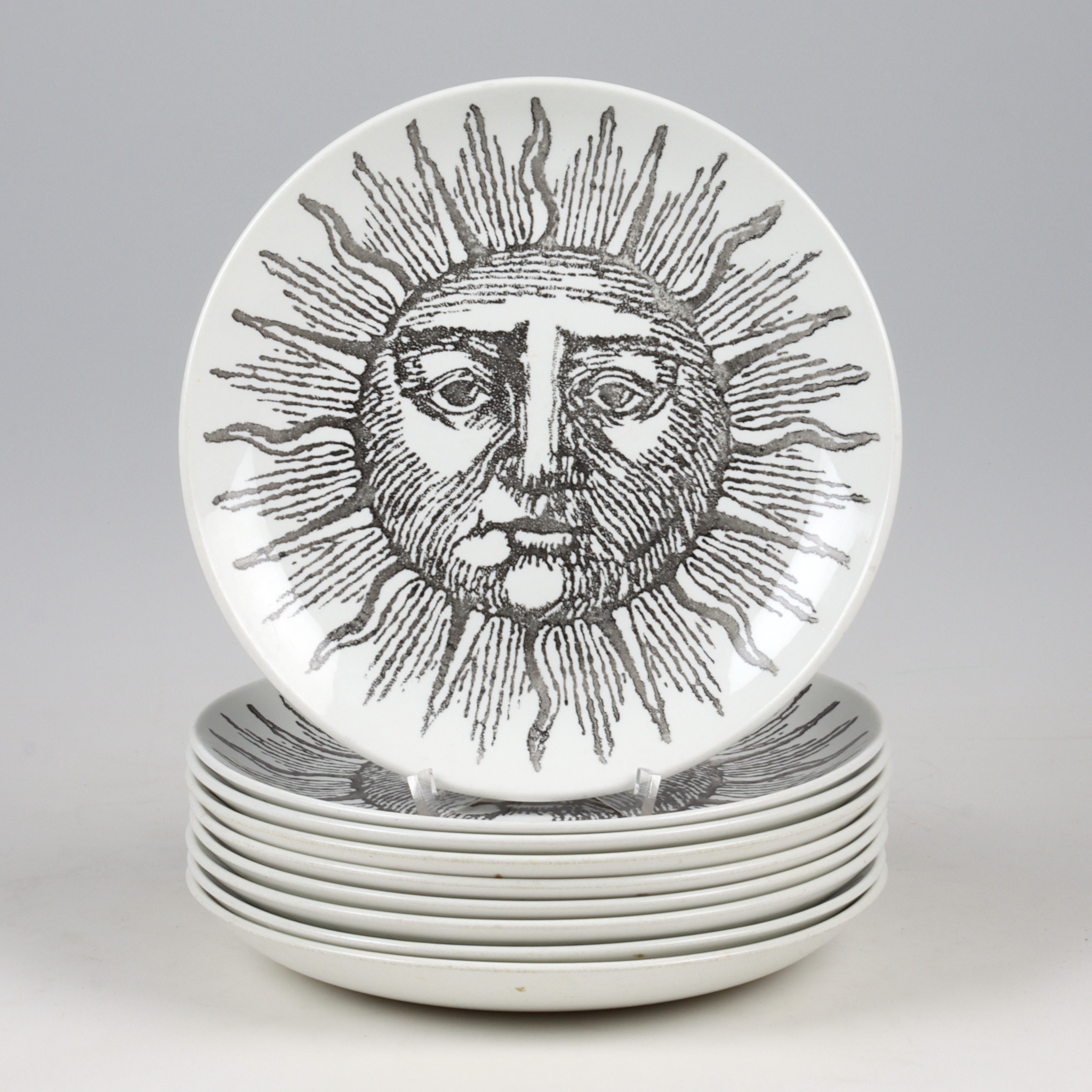 STIG LINDBERG & SVEN JONSON. Tallrikar 9 st, flintgods, "Rätt mat hela dan", för KF, Gustavsberg, 1970-tal.