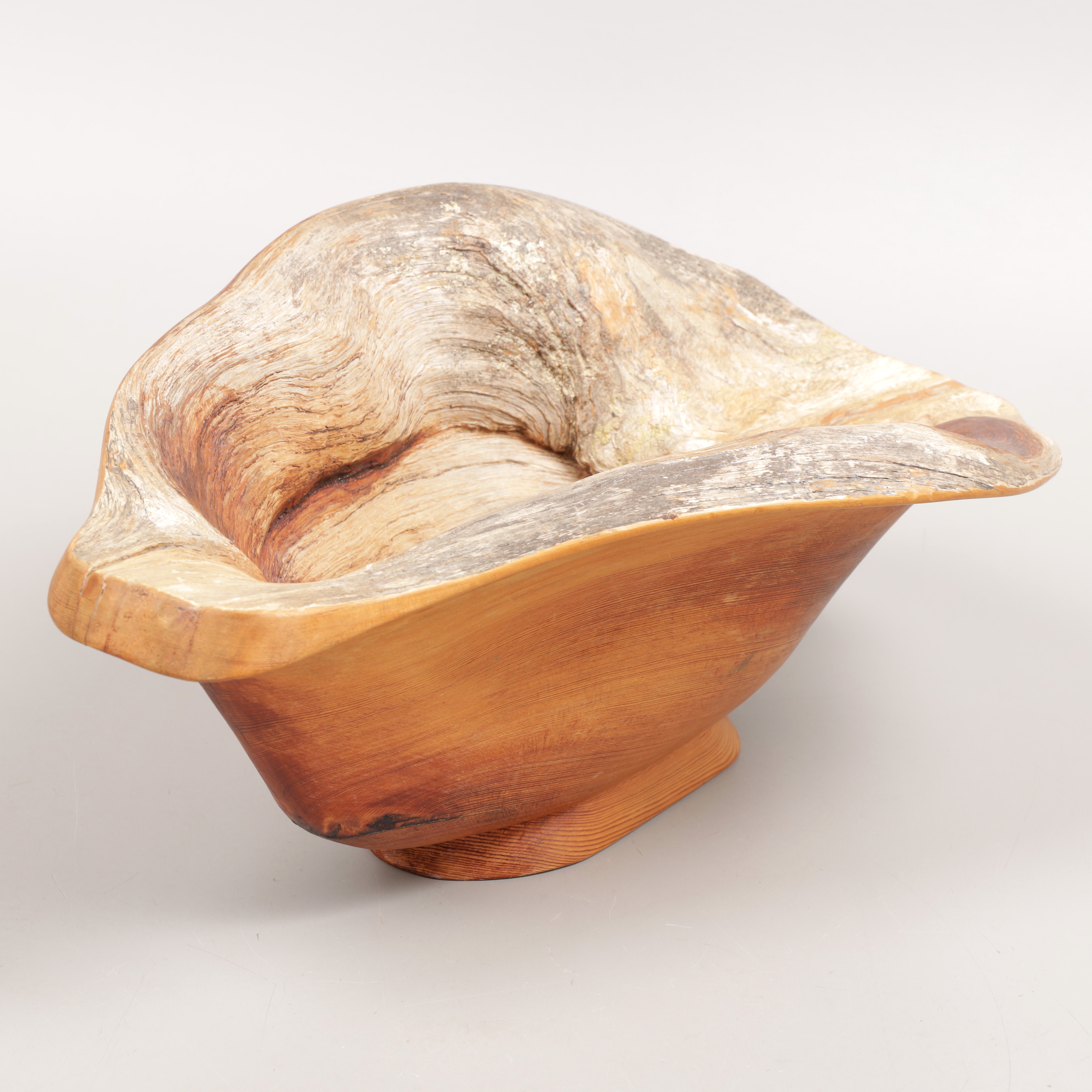 VILKO MOILANEN. Skål, vril, trä, signerad och daterad 1978.