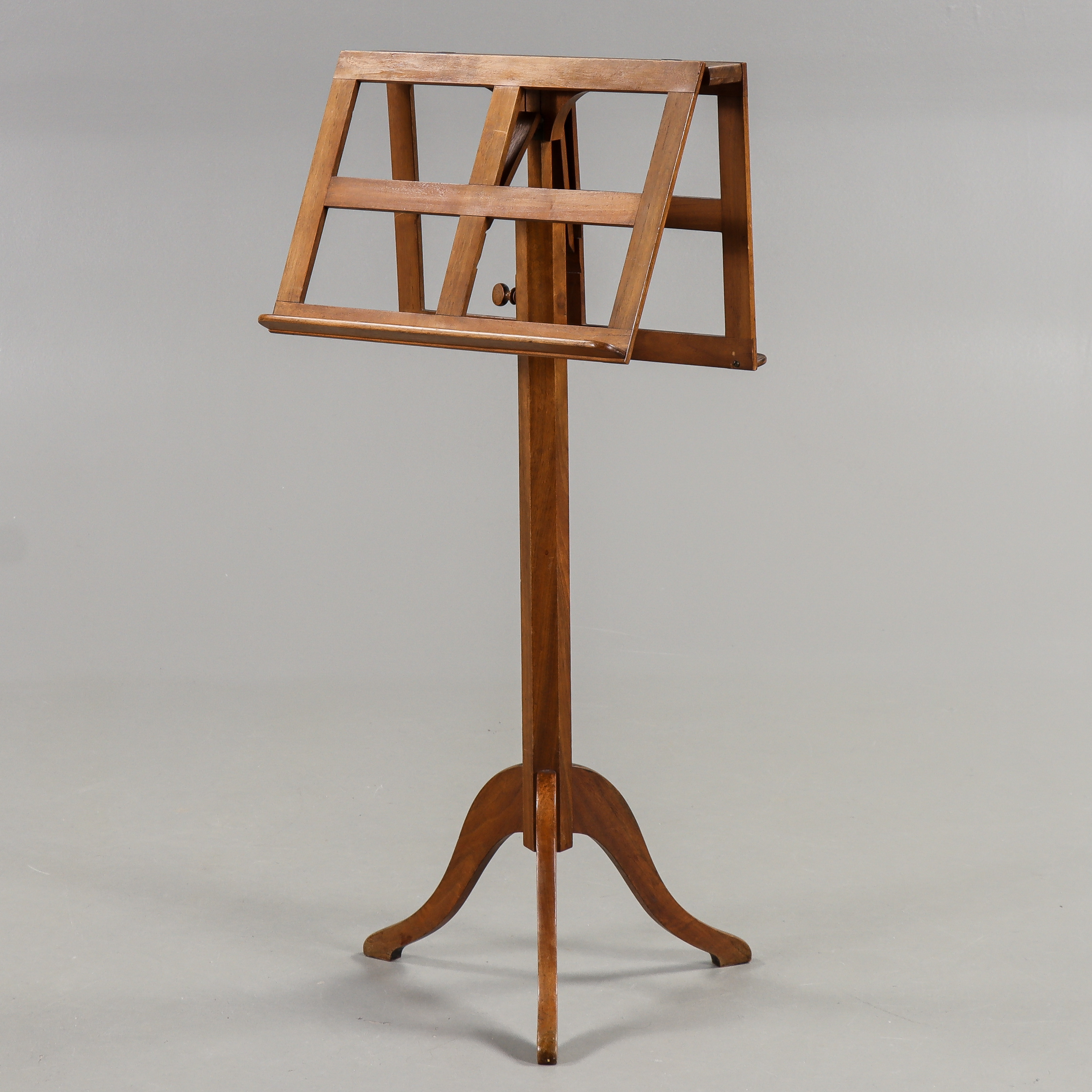 NOTSTÄLL Valnöt, 1800-talets andra hälft.