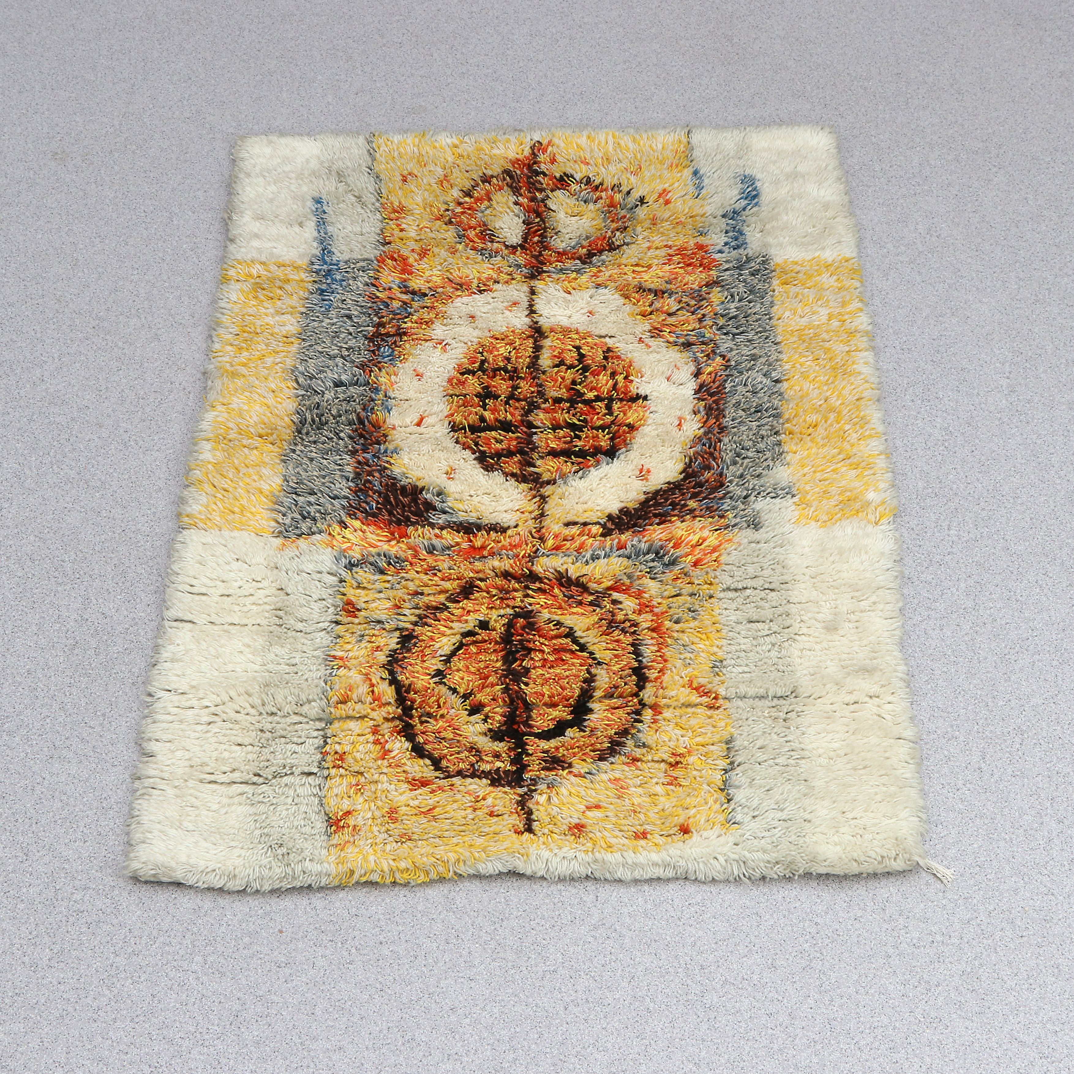 LEENA KAISA HOLME. RYAMATTA. Ull. Finland, 1960/70-tal. Osignerad.