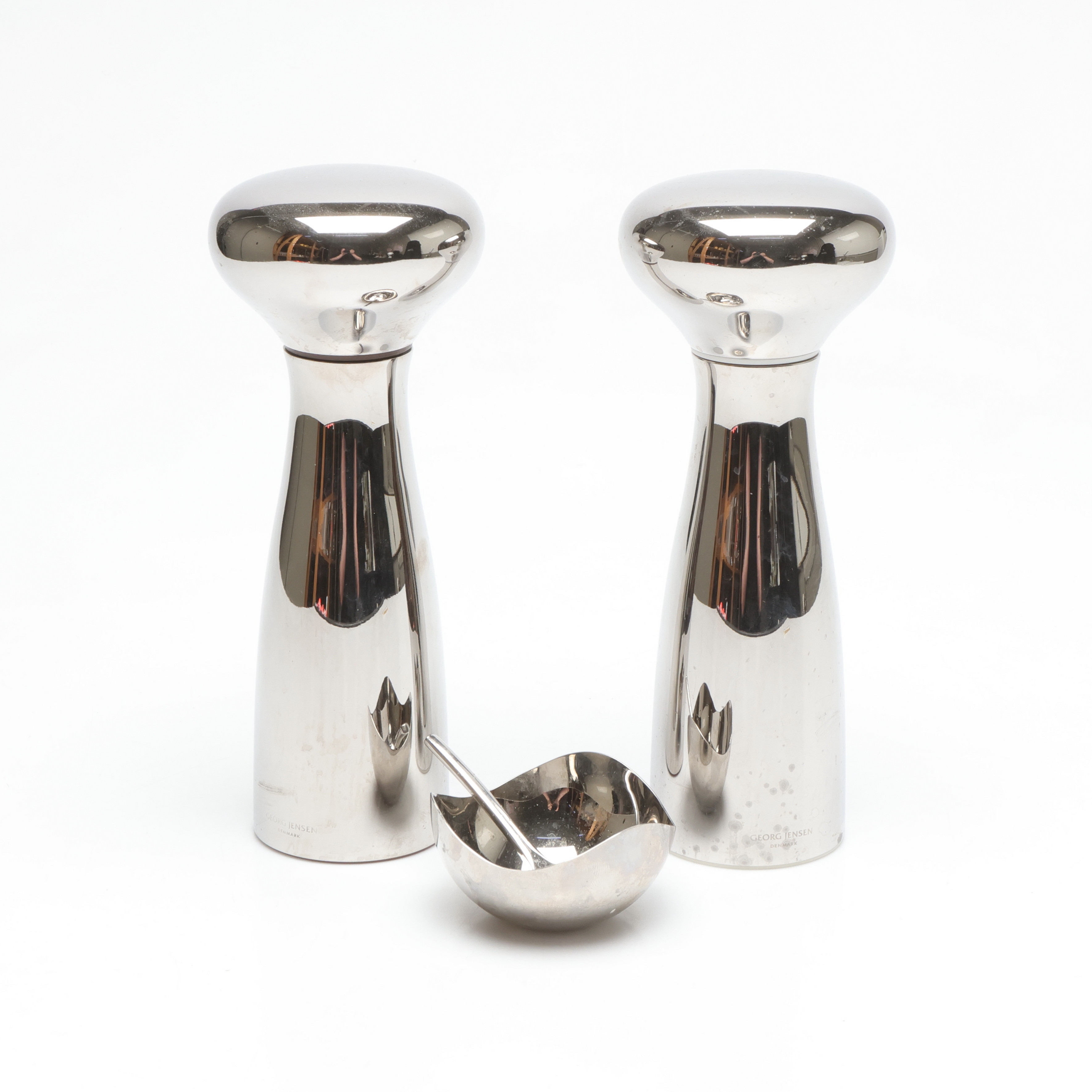 KRYDDKVARNAR, 1 par samt SALTKAR, Georg Jensen, Danmark, Vitmetall.