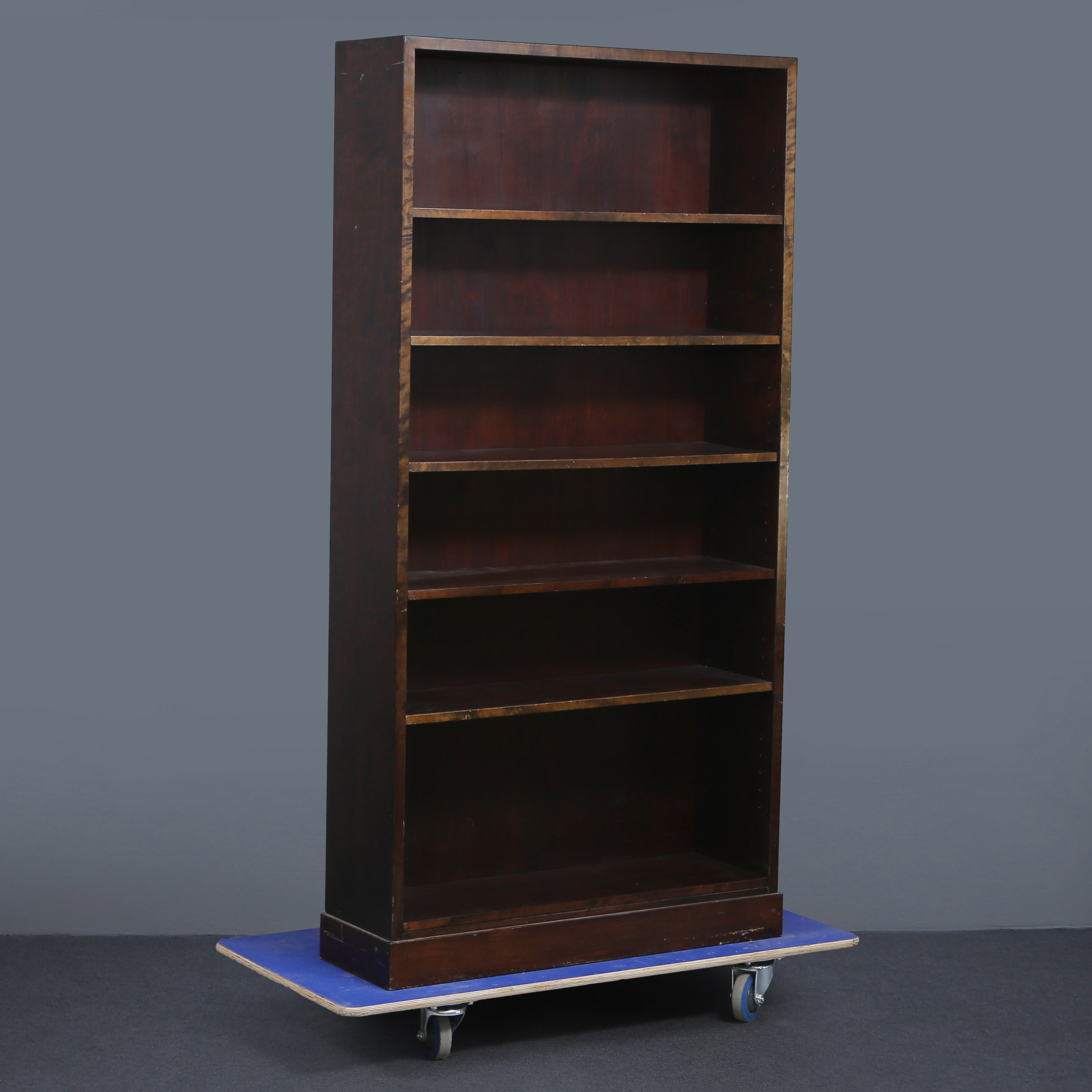 BOKHYLLA, PROVENIENS, FRÅN THORSTEN EKSTRÖMERS KONTOR PÅ HERRGÅRDEN I FÅGELFORS, BETSAD FLAMBJÖRK, FRED LINDQUIST, GÖTEBORG.