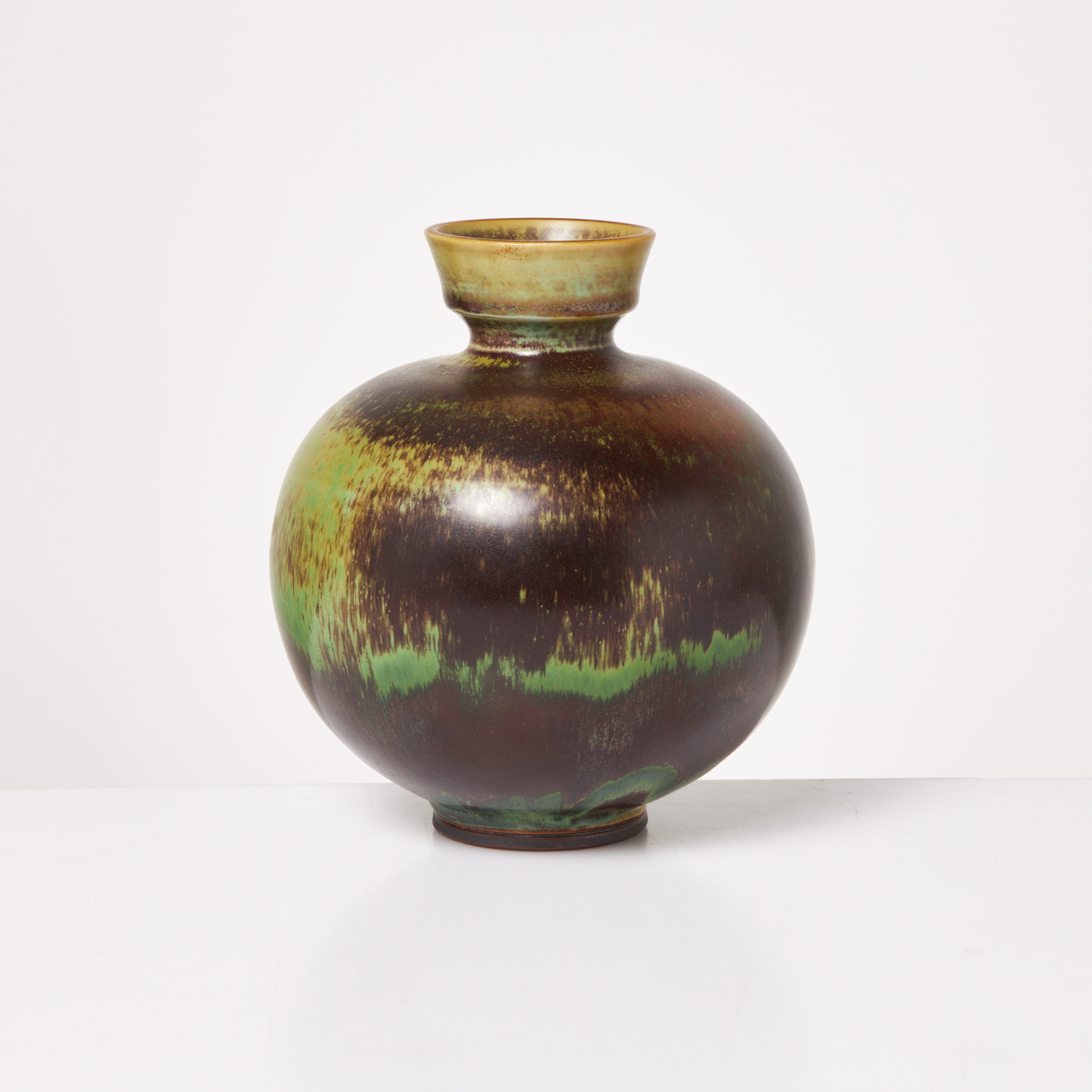 BERNDT FRIBERG. vas, stengods, Gustavsberg, 1977, signerad.