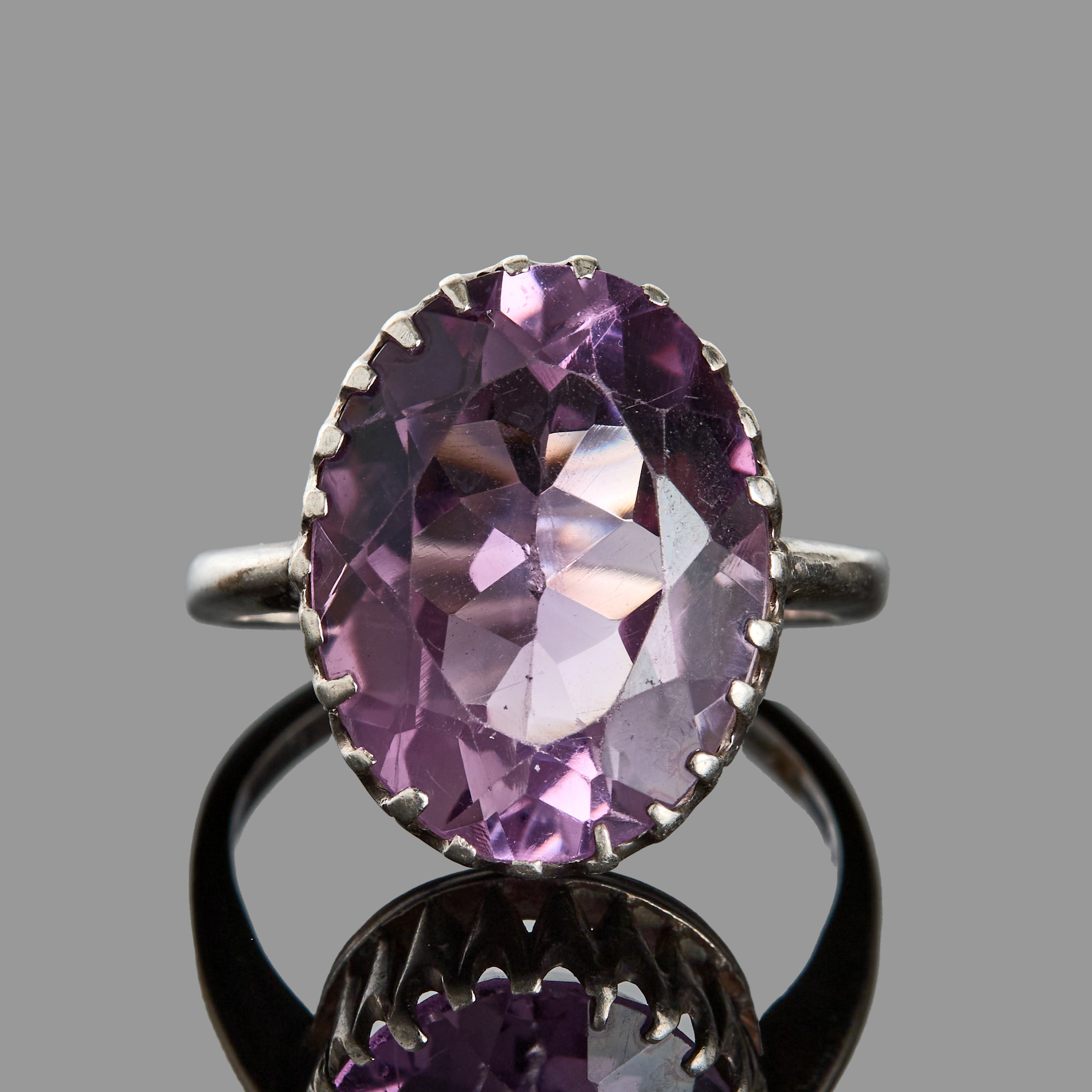 COCKTAILRING, silver dekoretat med en oval fasettslipad ametist ca 15.03ct, Göta Guldsmedsaktiebolaget, 1971, Stockholm.