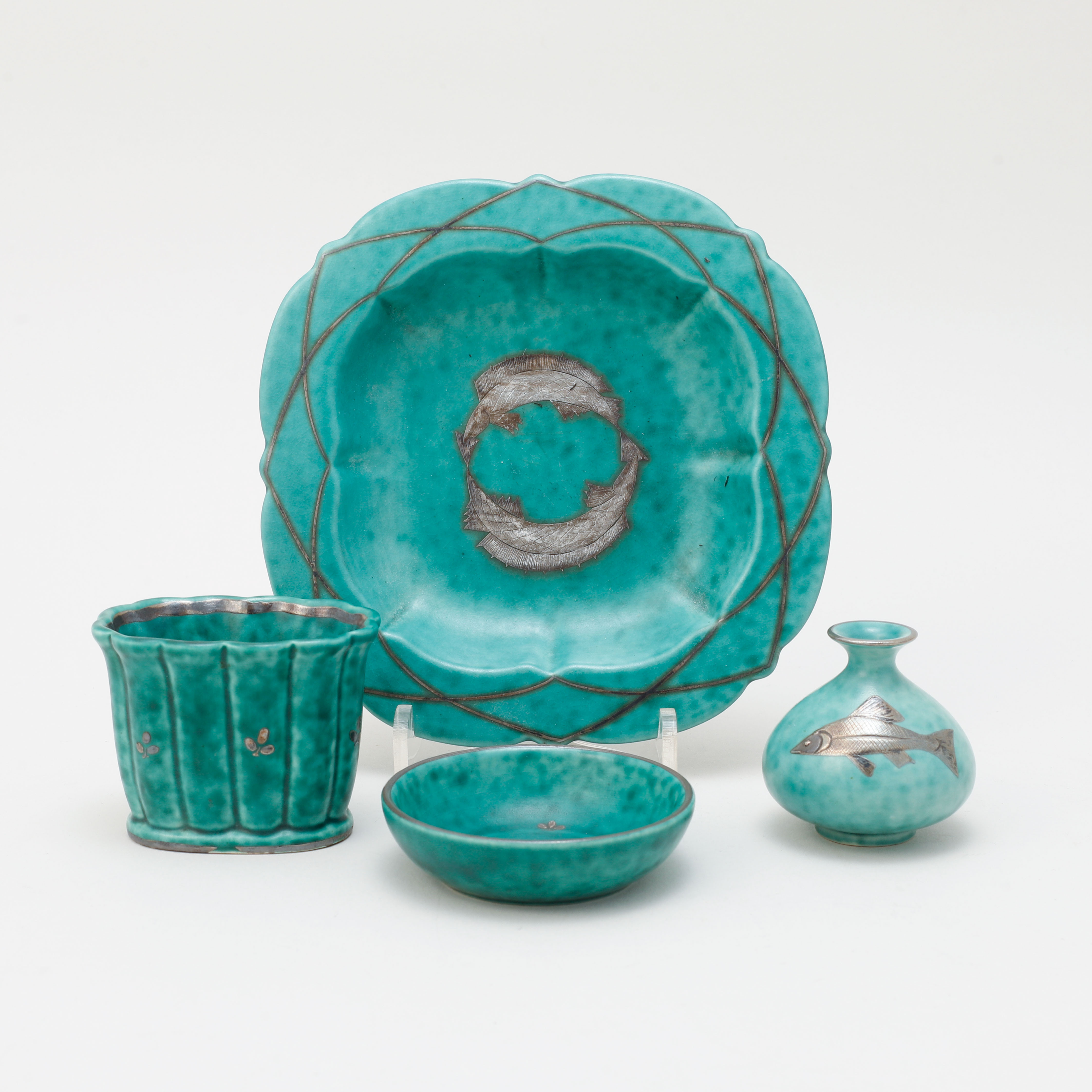 WILHELM KÅGE. Cigarettställ, askfat, miniatyrvas och skål, stengods, "Argenta", Gustavsberg.