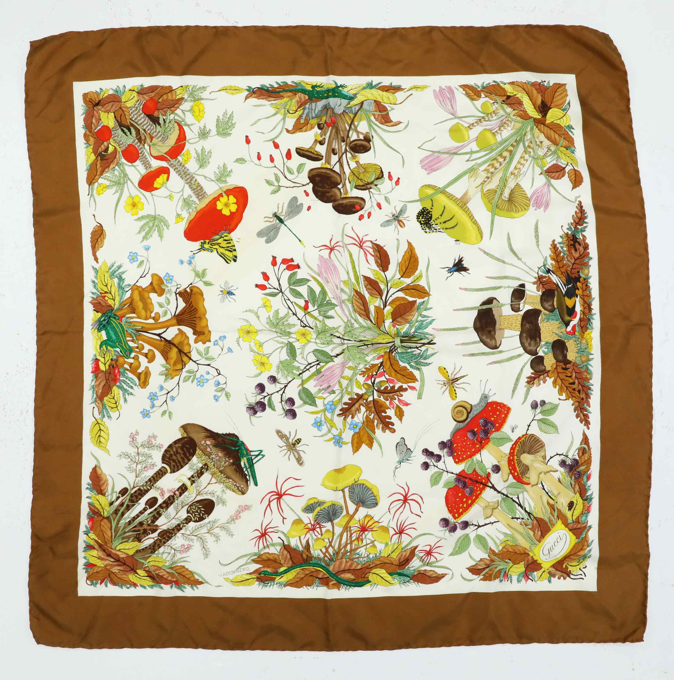 GUCCI. Scarf, "Funghi," siden, Design Vittorio Accornero, 1967.
