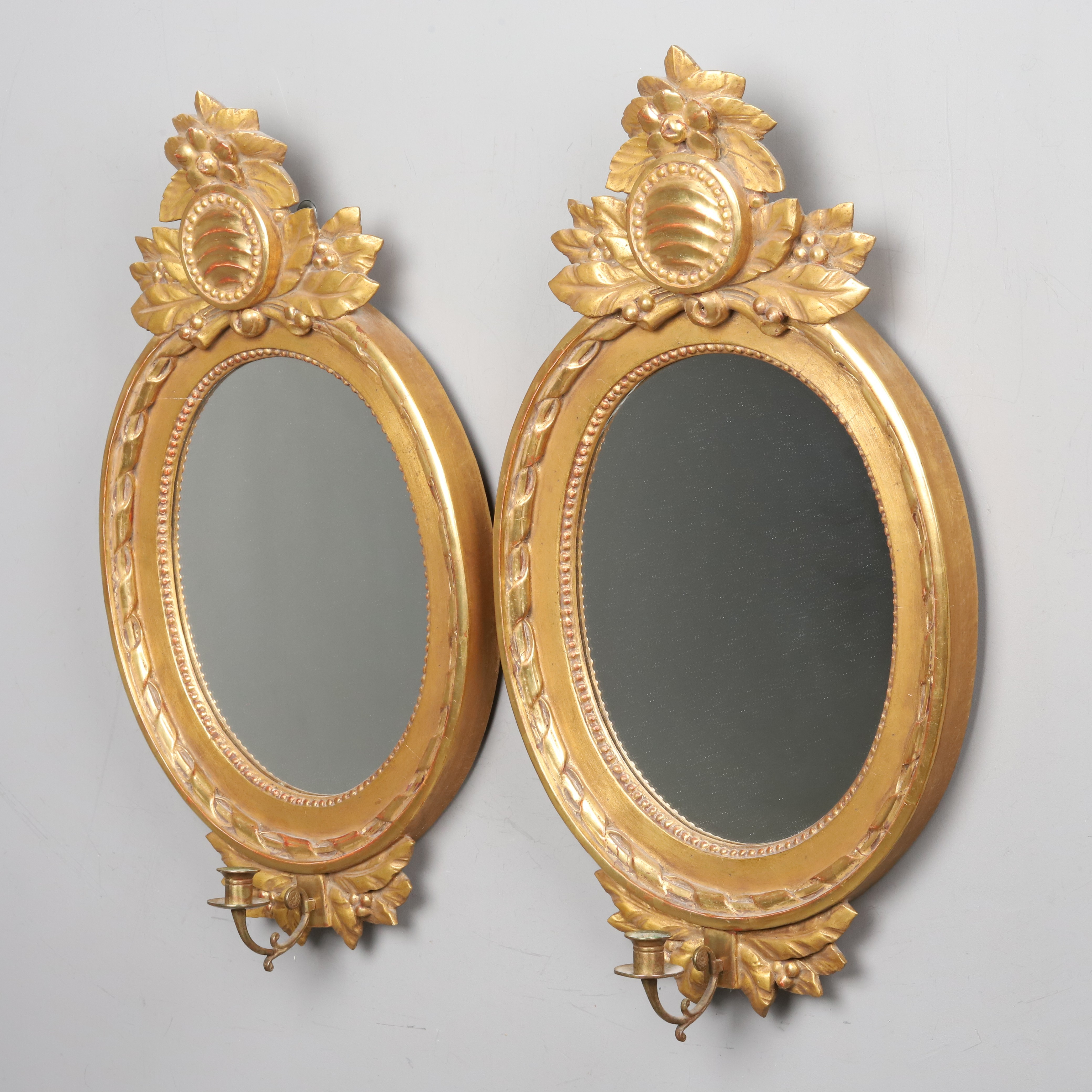 SPEGELLAMPETTER. Ett par, förgyllt trä, Louis XVI-stil, 1900-tal.