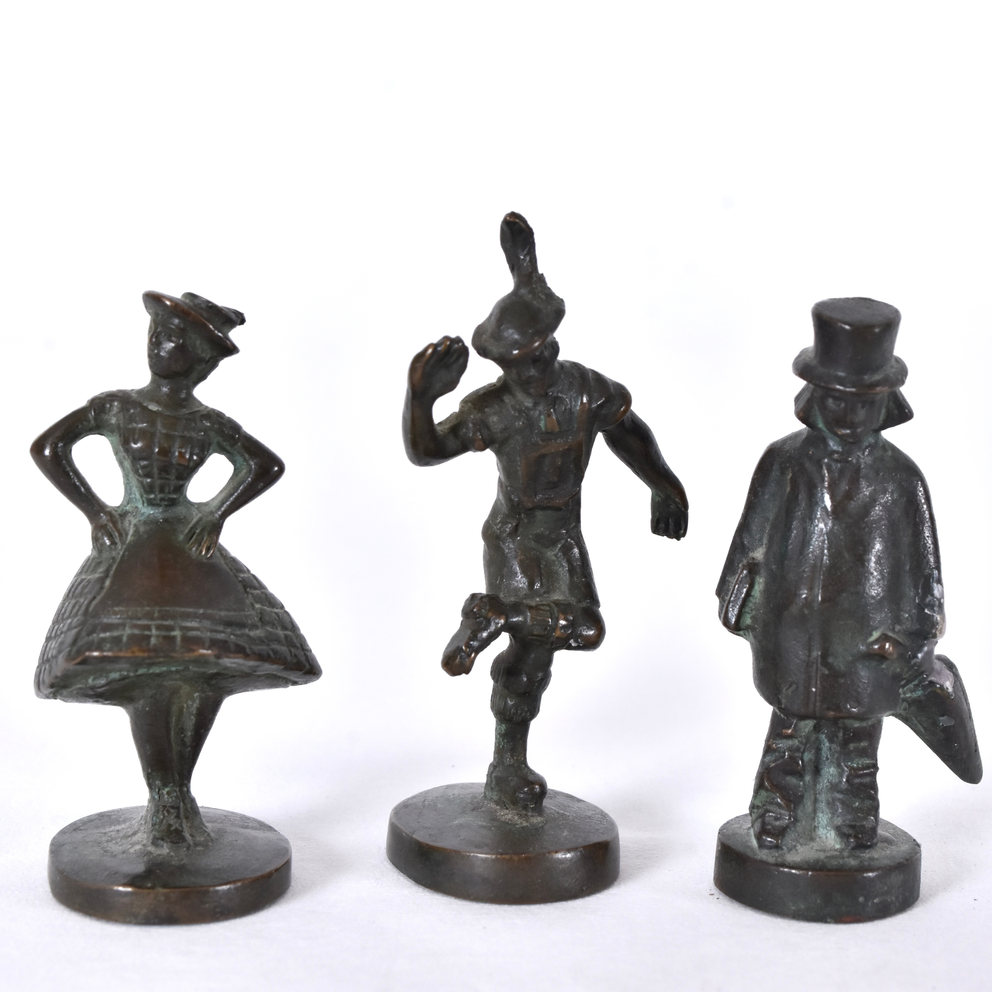 FIGURINER/SIGILLSTAMPAR, 3 st, patinerad brons.