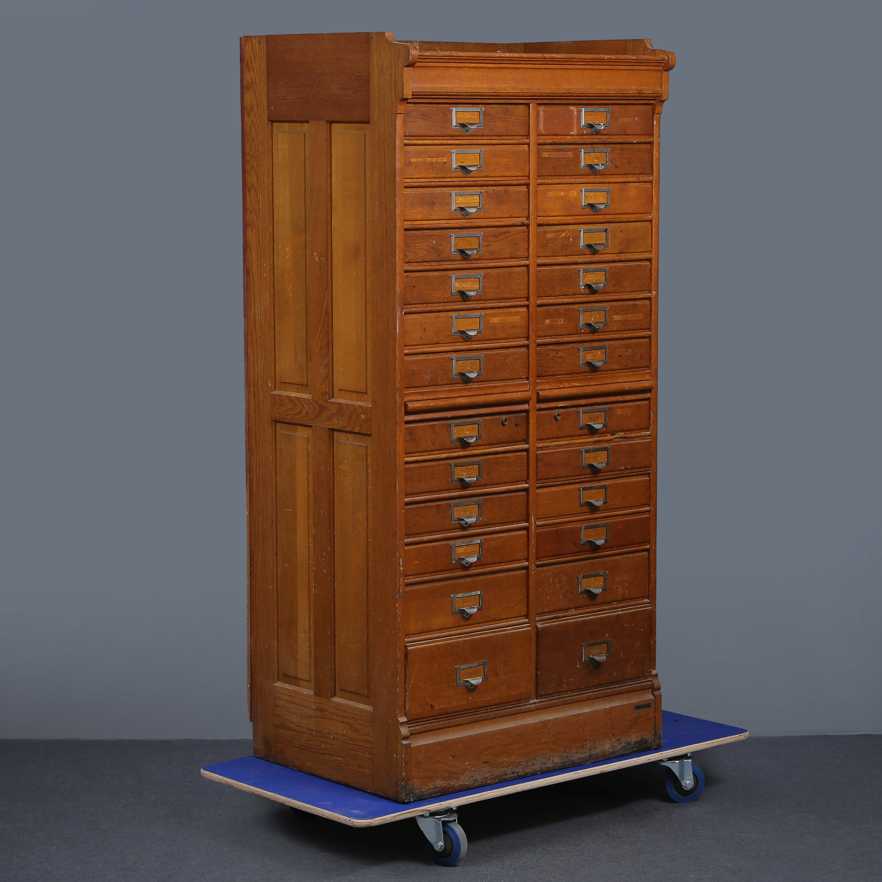 ARKIVSKÅP, PROVENIENS, FRÅN THORSTEN EKSTRÖMERS KONTOR PÅ HERRGÅRDEN I FÅGELFORS, MASSIV EK, ÅTVIDABERGS SNICKERIFABRIK, 1900-TALETS FÖRSTA HÄLFT.