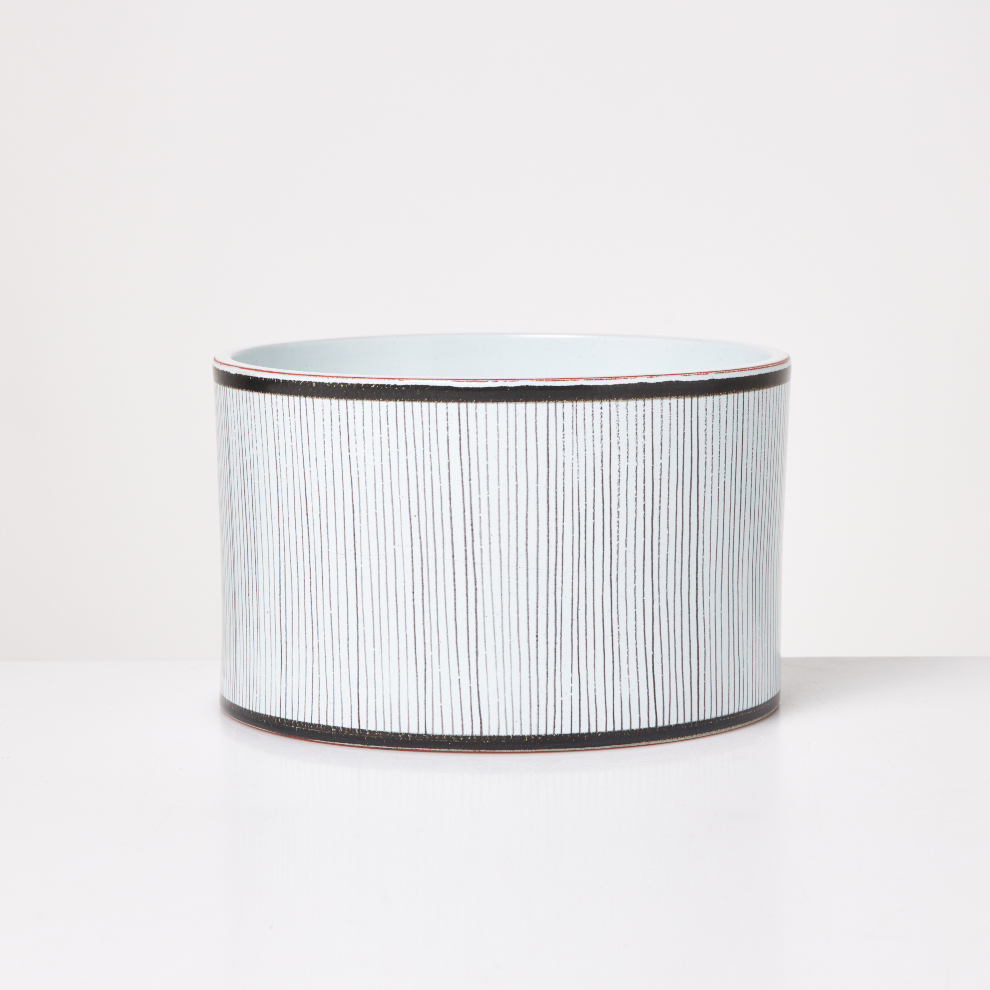 STIG LINDBERG. skål, fajans, Gustavsberg, målarsignatur Franca Pugno.