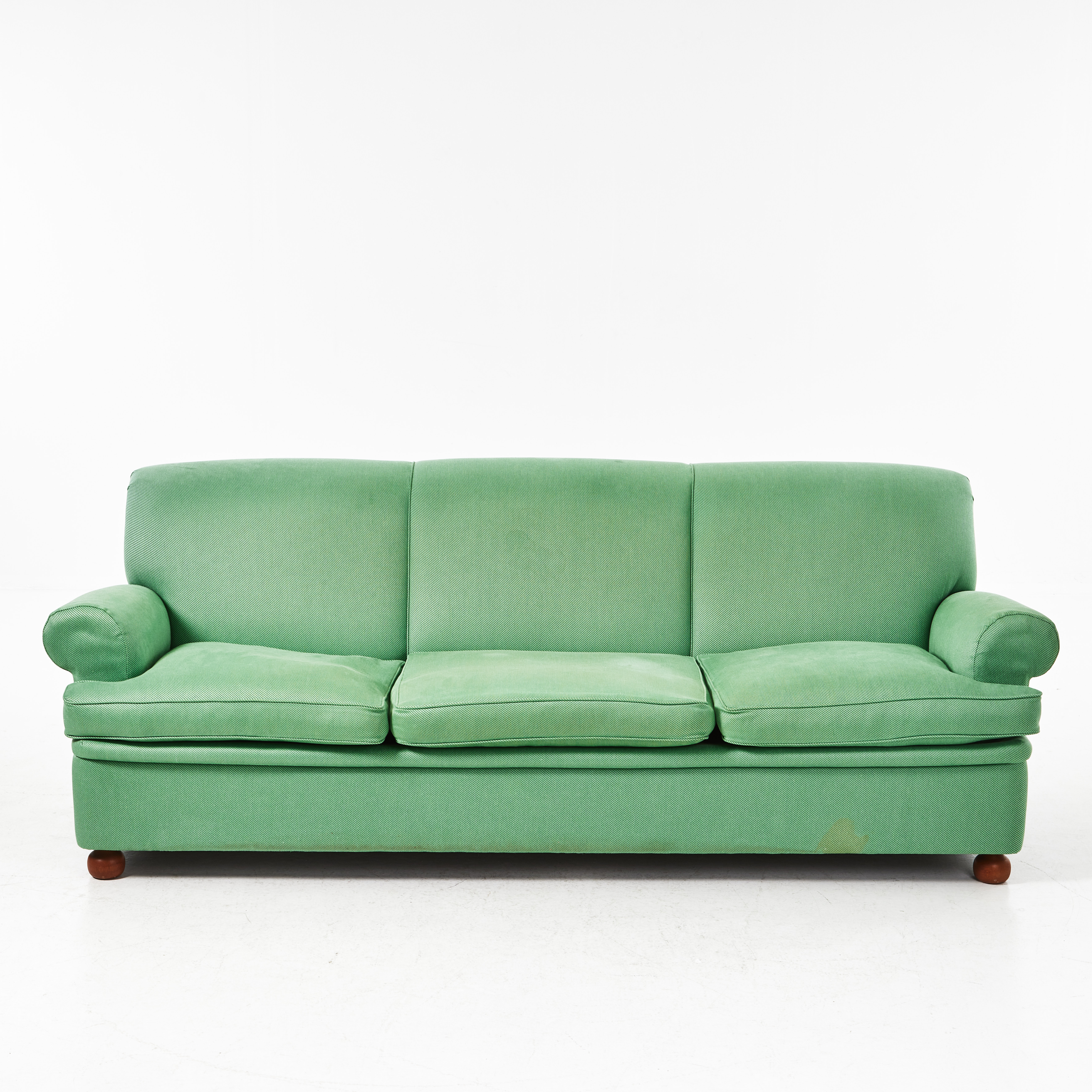 JOSEF FRANK. Soffa, Firma Svenskt Tenn, modell 703, klädd i tyget "Vägen" av Margit Thorén.