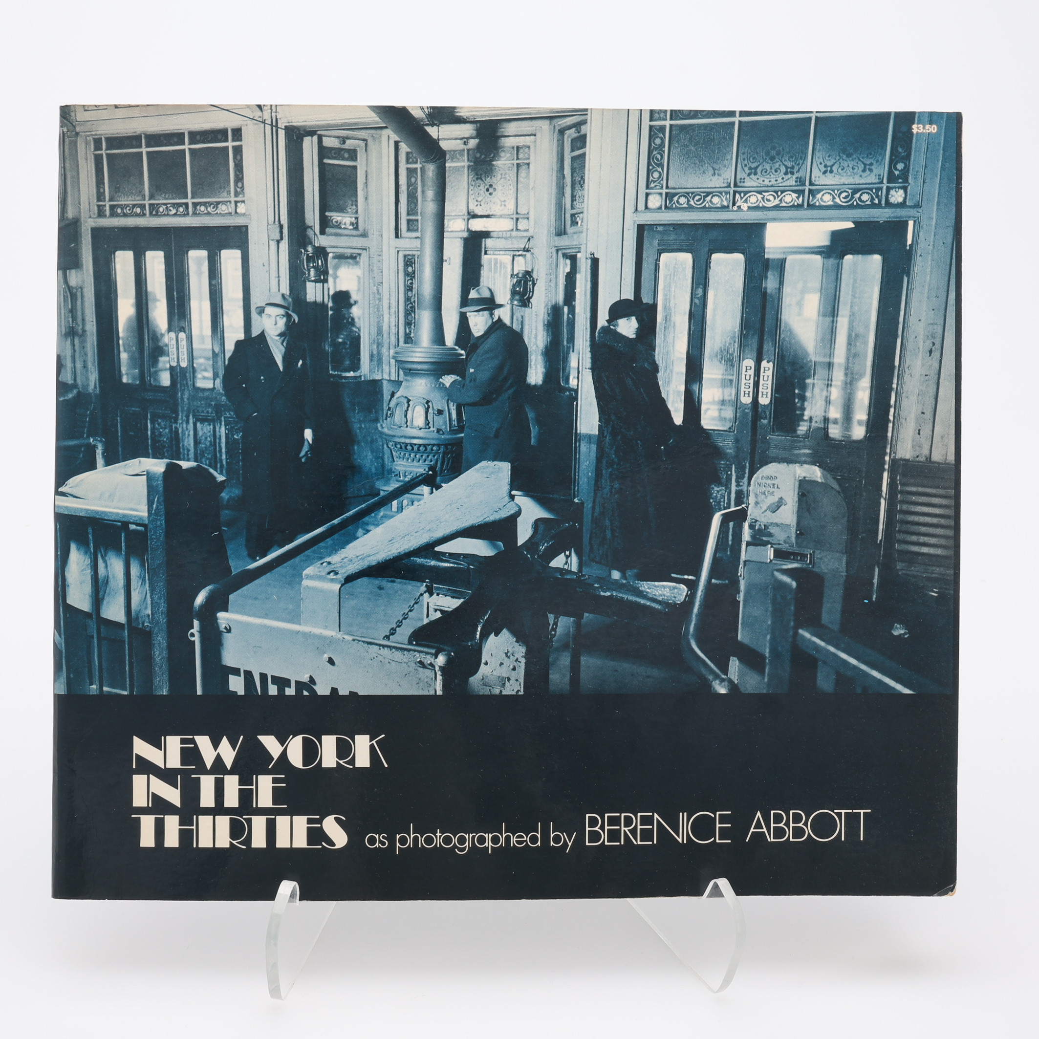 FOTO. DEN AMERIKANSKE FOTOGRAFEN BERENICE ABBOTTS "NEW YORK IN THE THIRTIES" I FÖRSTA UPPLAGAN, 1973.