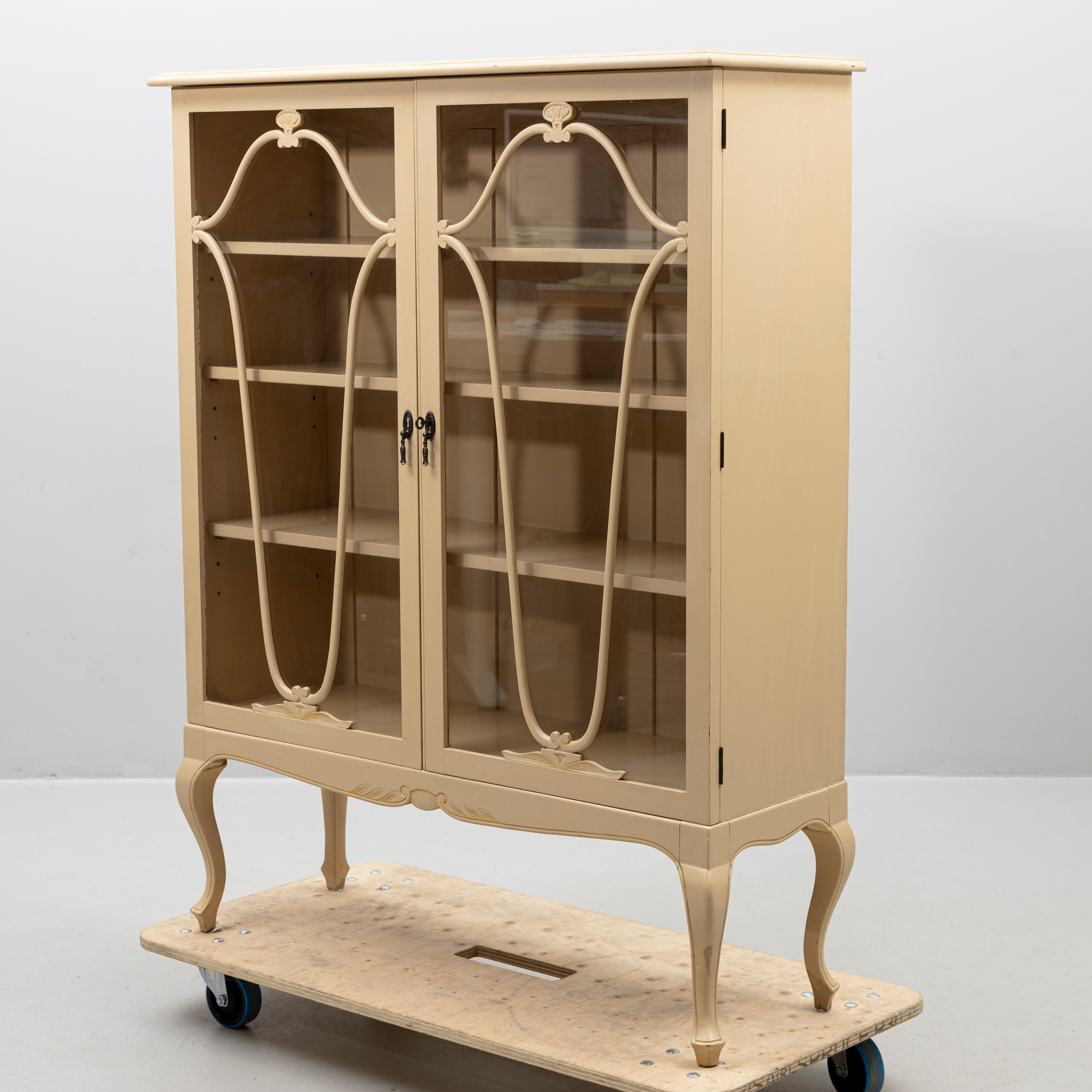 BOKSKÅP / VITRINSKÅP, 1900-talets andra hälft.