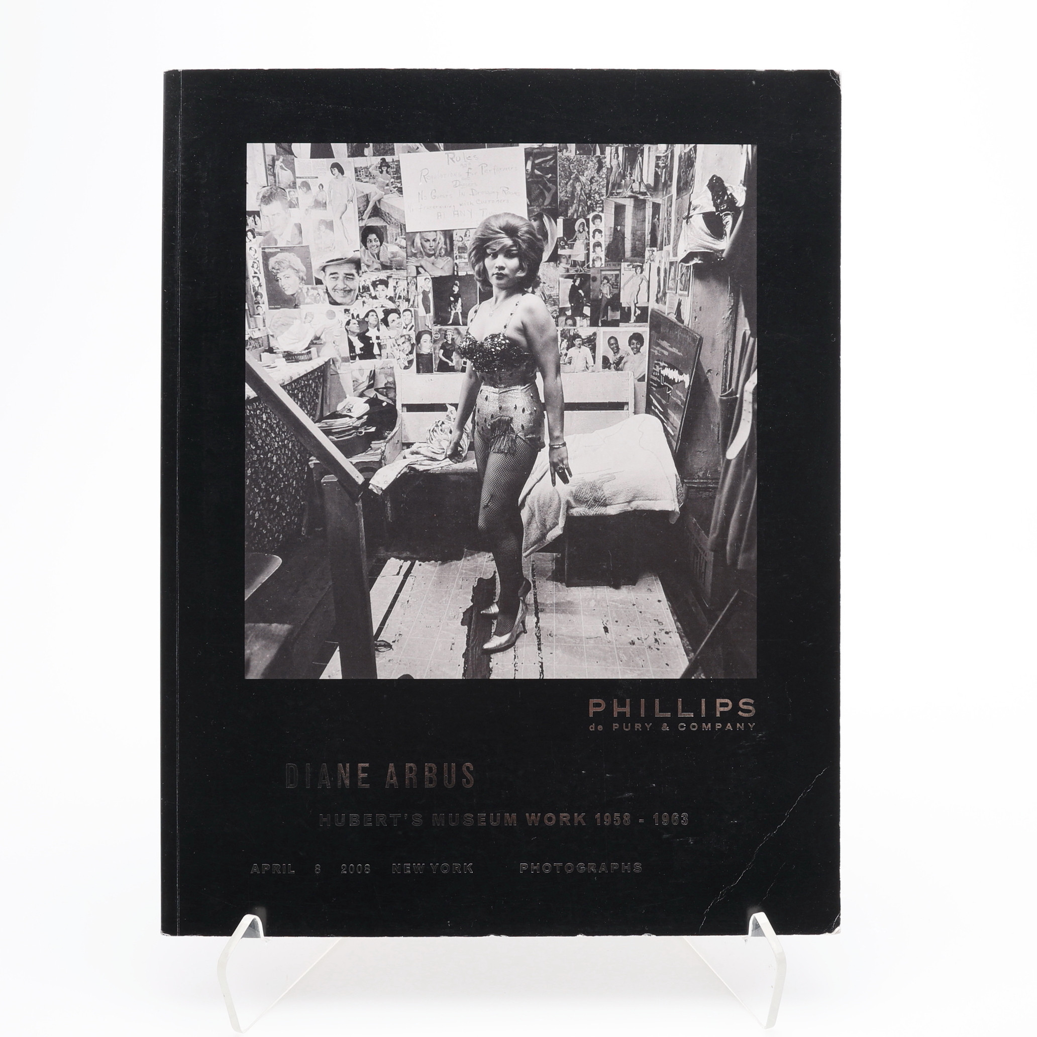 FOTO. DEN AMERIKANSKE FOTOGRAFEN DIANE ARBUS KATALOG "HUBERTS MUSEUM WORK 1958-1963" I FÖRSTA UPPLAGAN, 2008.