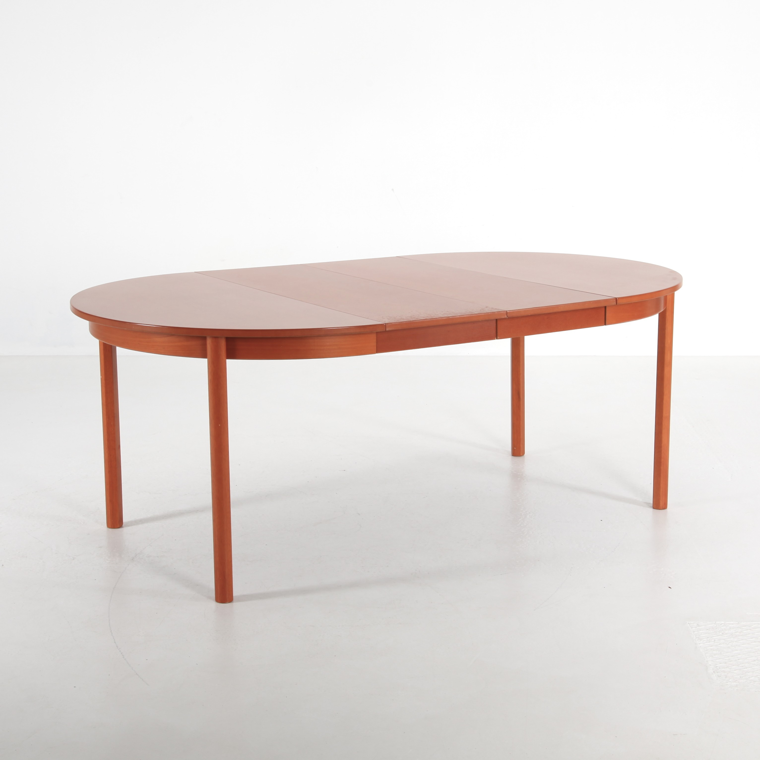 MATBORD MED 2 ILÄGGSSKIVOR, 190 cm långt, 1900-talets senare del.