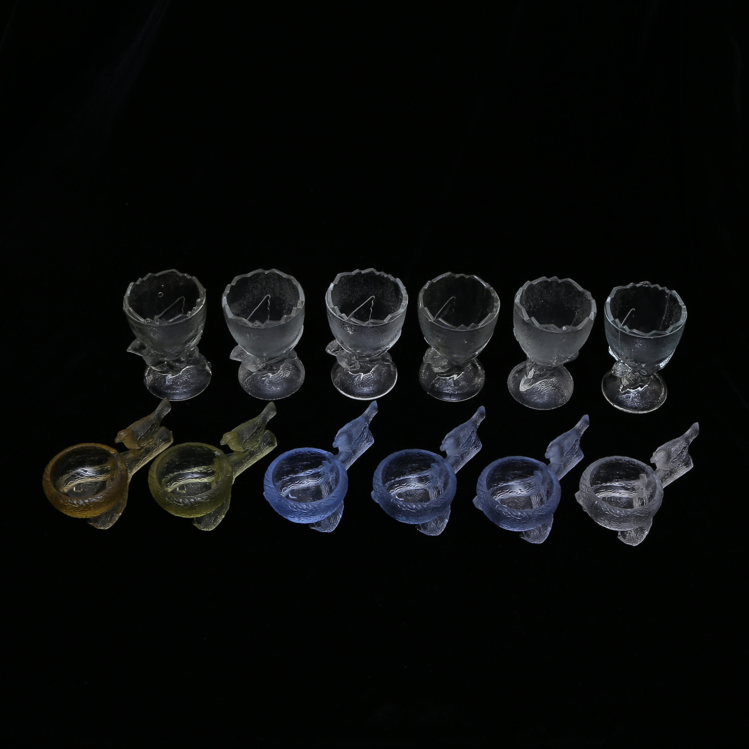 6 SALTKAR OCH 6 ÄGGKOPPAR, TONAT GLAS/GLAS, 1900-TAL.