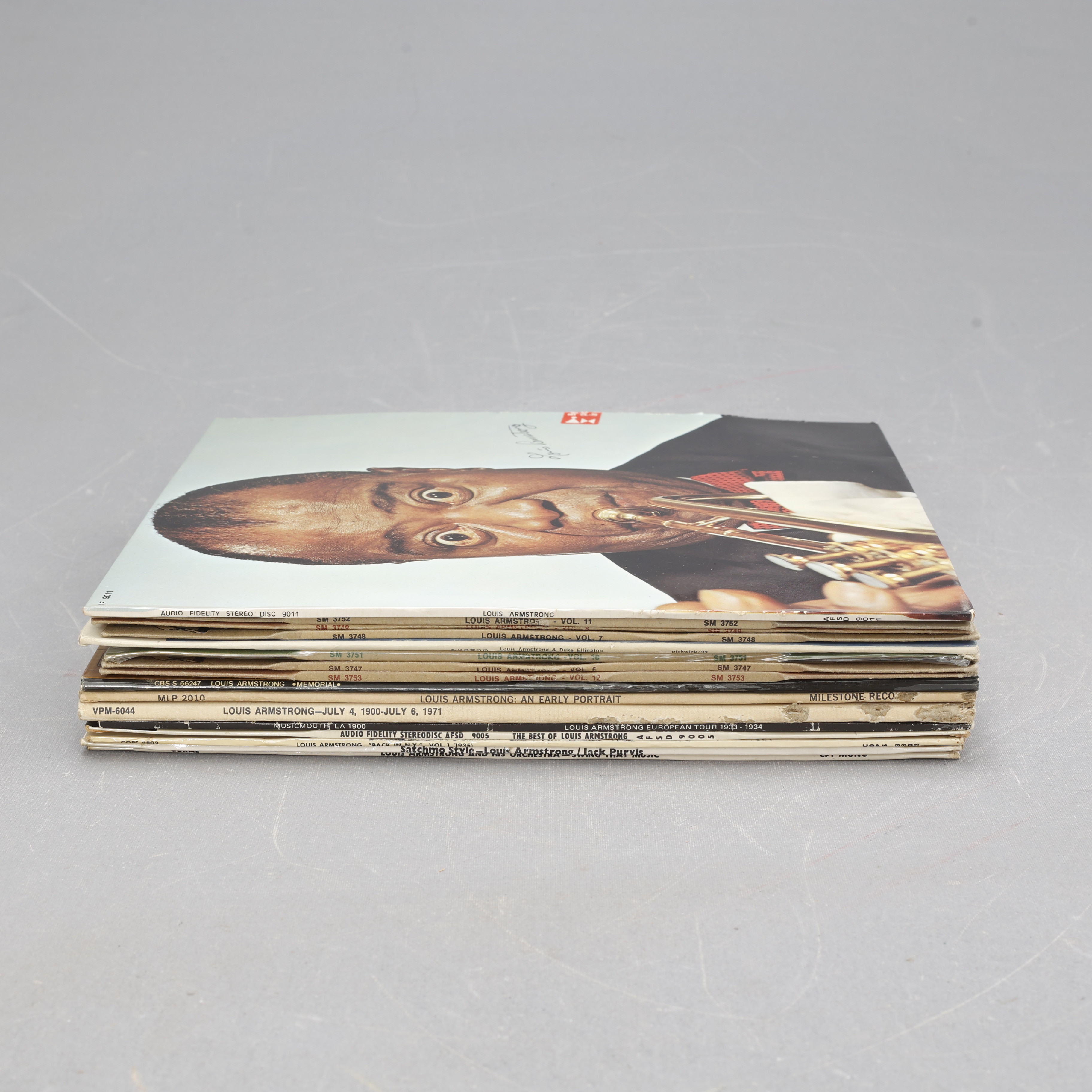 VINYLSKIVOR, 16 stycken, Louis Armstrong.