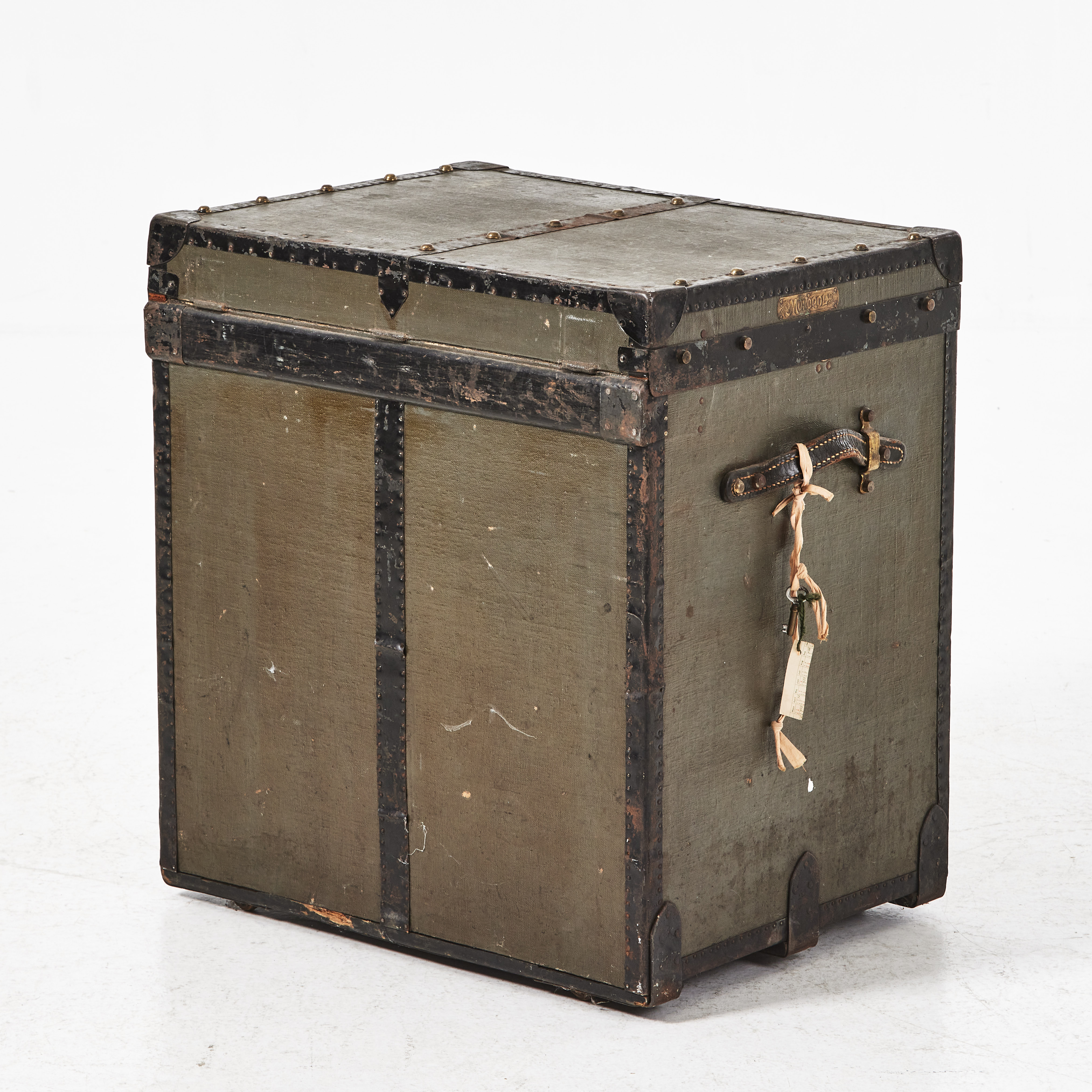RESEKOFFERT, etikettmärkt Koffer- und Lederwarenfabrik Moritz Mädler, omkring 1900.