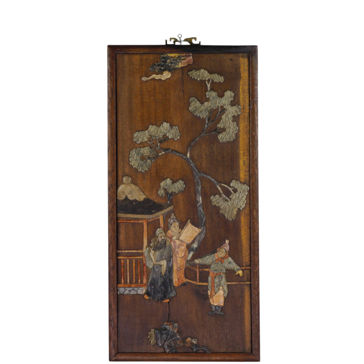 TRÄTAVLA med täljstensfigurer i relief, Kina, 1800-tal.