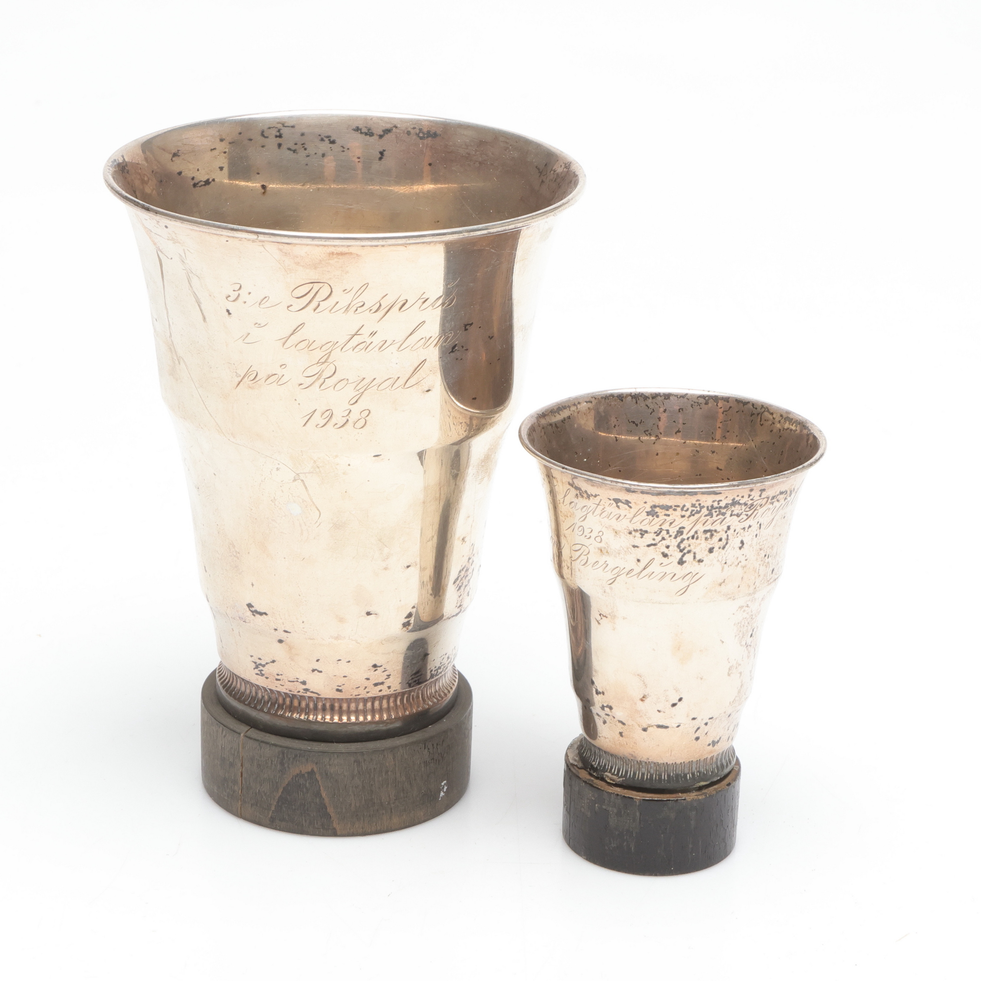 POKALER med träfot, silver, total vikt ca 119 gram.