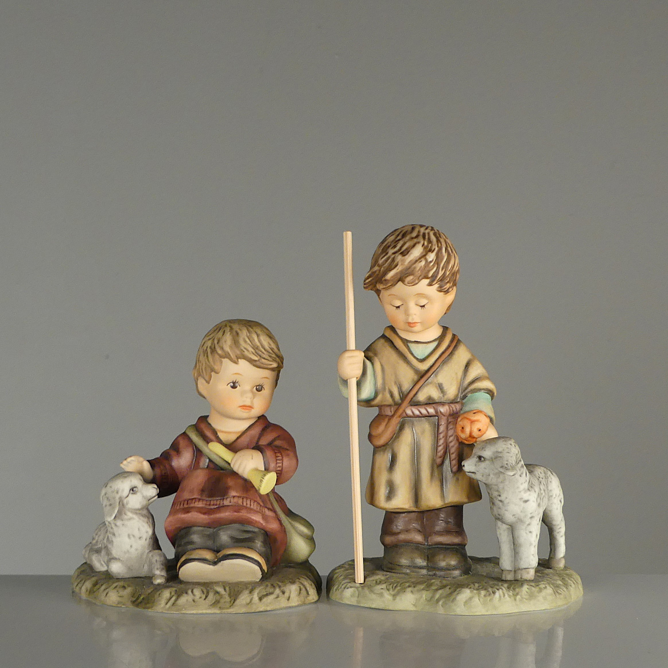 FIGURINER, porslin, 2 st, fåraherdar, Berta Hummel, Goebel.