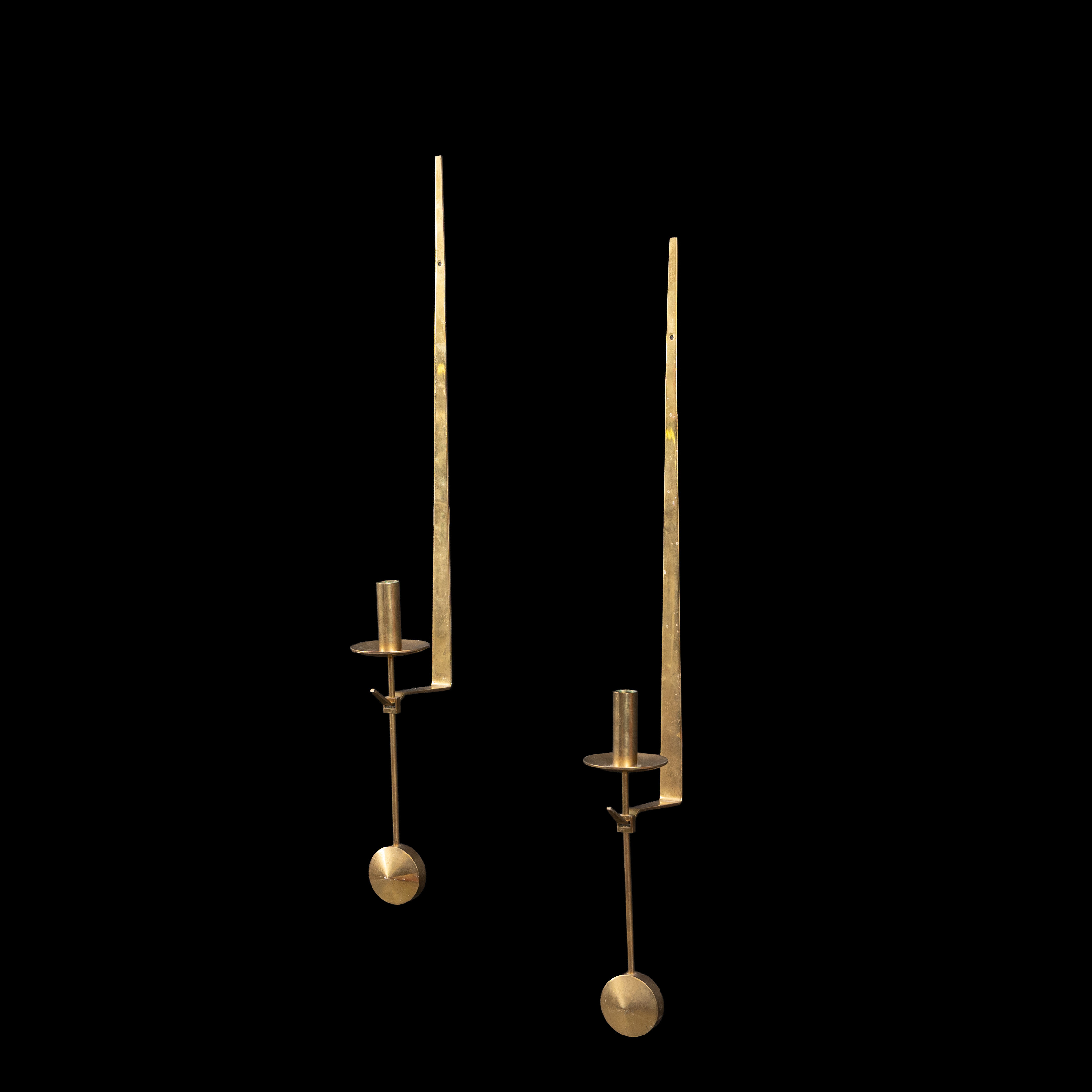 PIERRE FORSELL. Väggljusstakar, 2 st, mässing, Skultuna, signerade.
