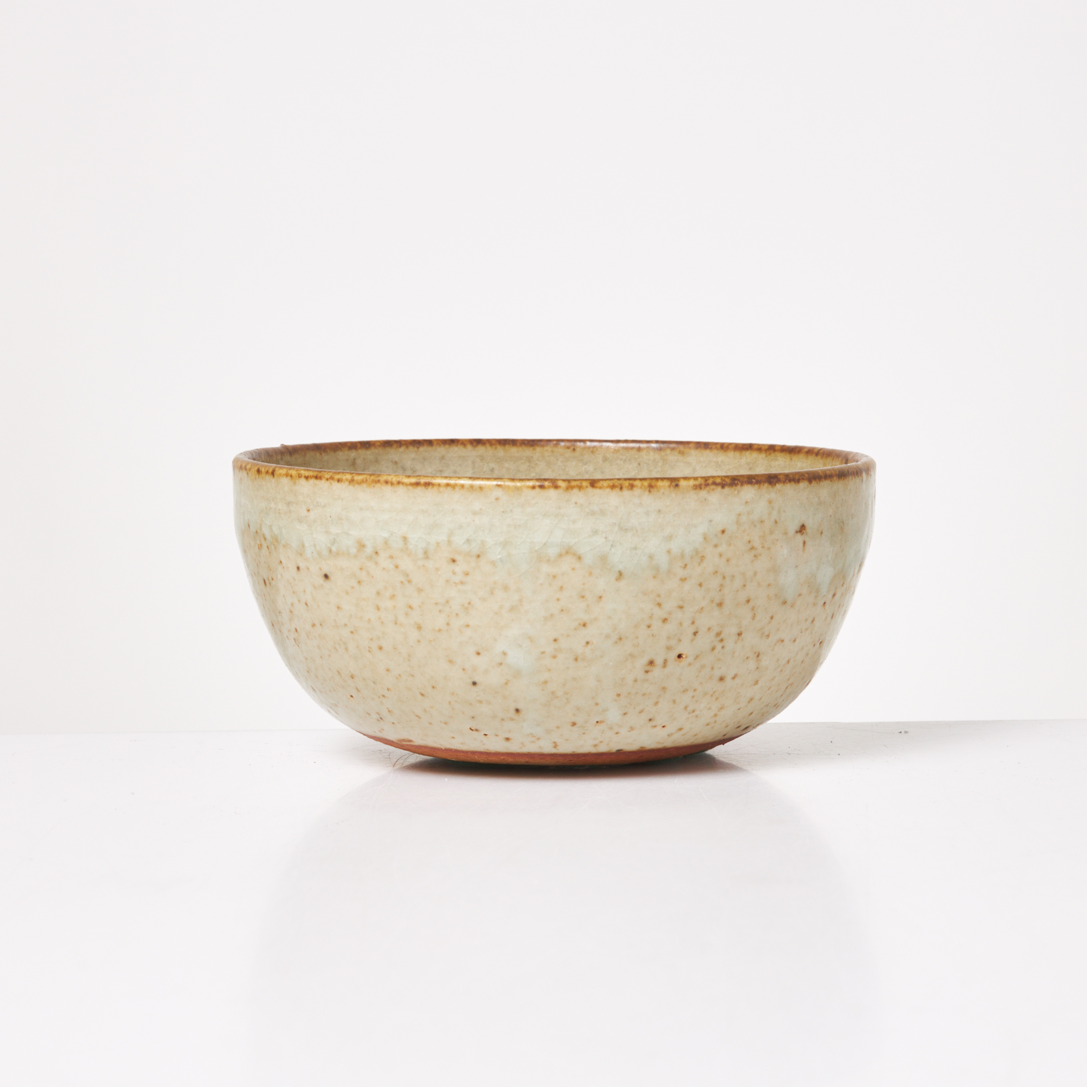 ULLA & GUSTAV KRAITZ. Skål, glaserat stengods, undertill signerad Kraitz.