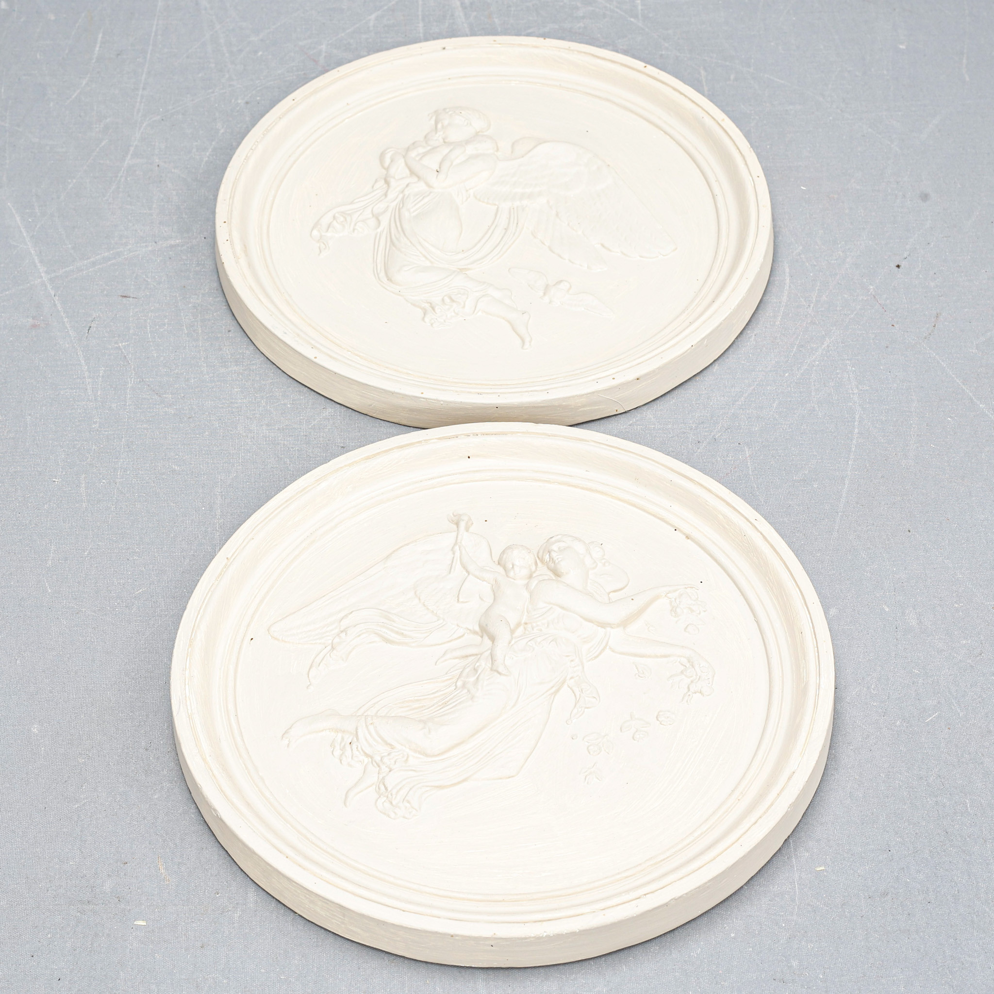 VÄGGRELIEFER, två stycken, bemålade, gips, 1900-tal.