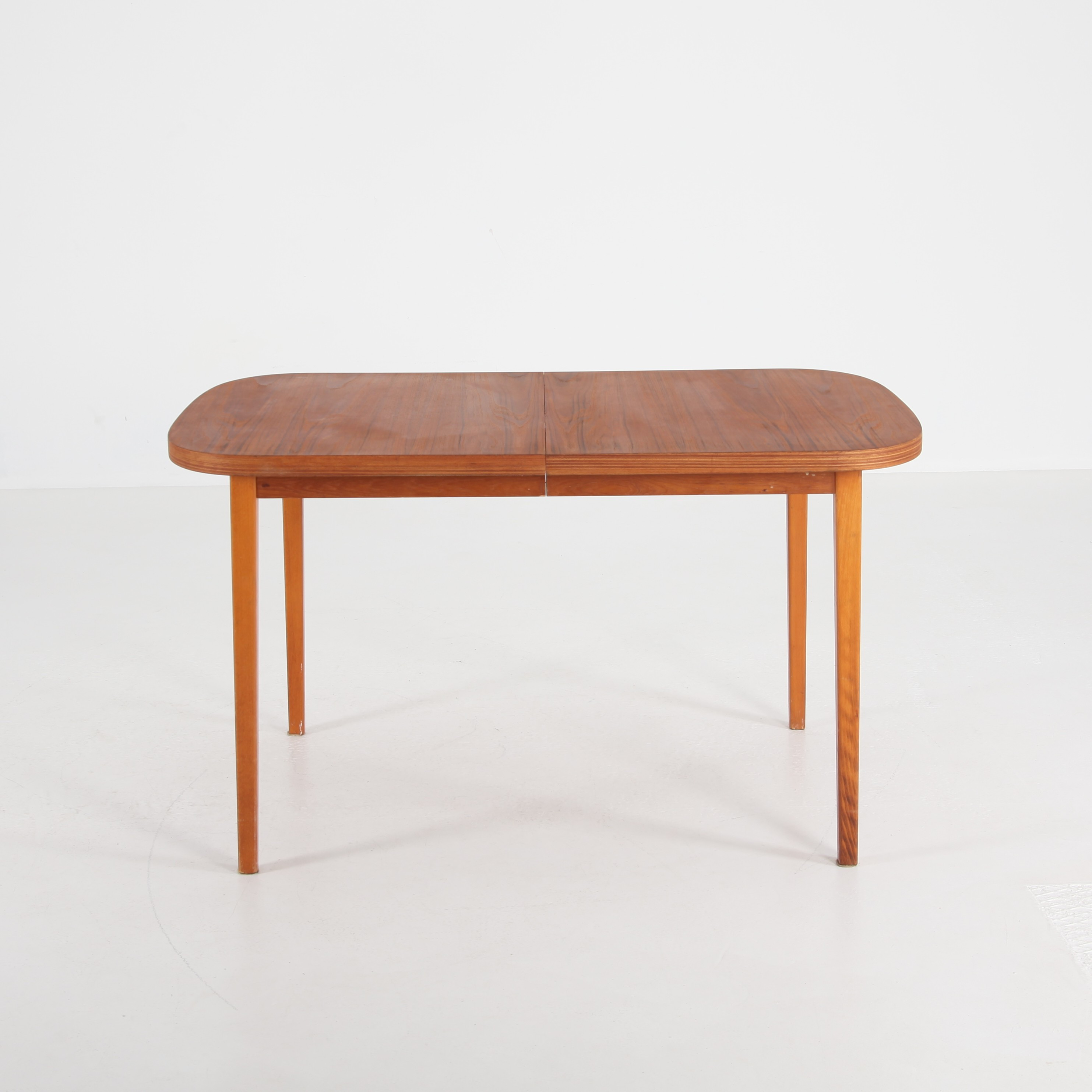 MATBORD MED 2 ILÄGGSSKIVOR, 200 cm långt, teak, 1960-tal.