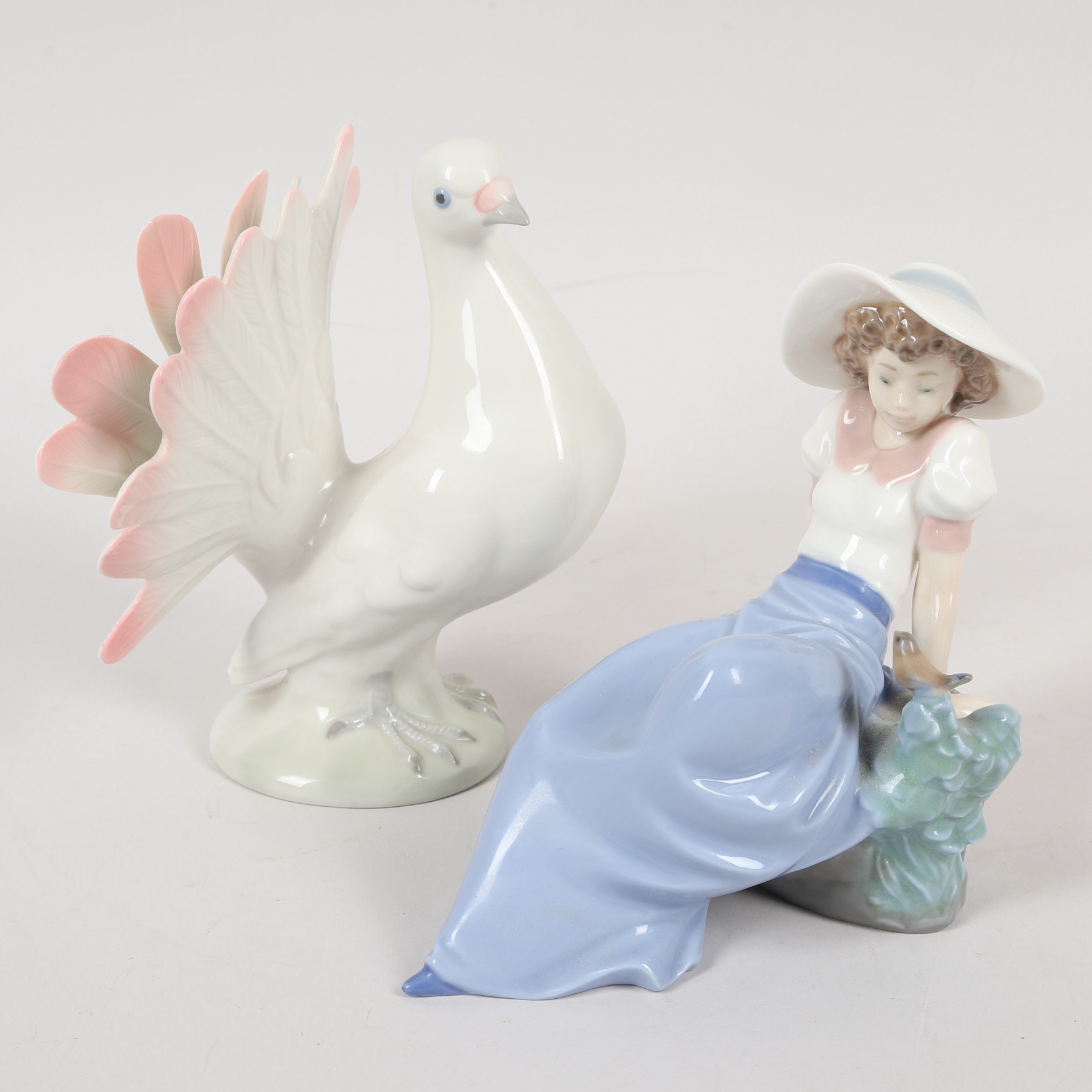FIGURINER, 2 st, porslin, "Duva" & "Flicka med fågel", GDR Tyskland & NAO Spanien, 1900-tal.