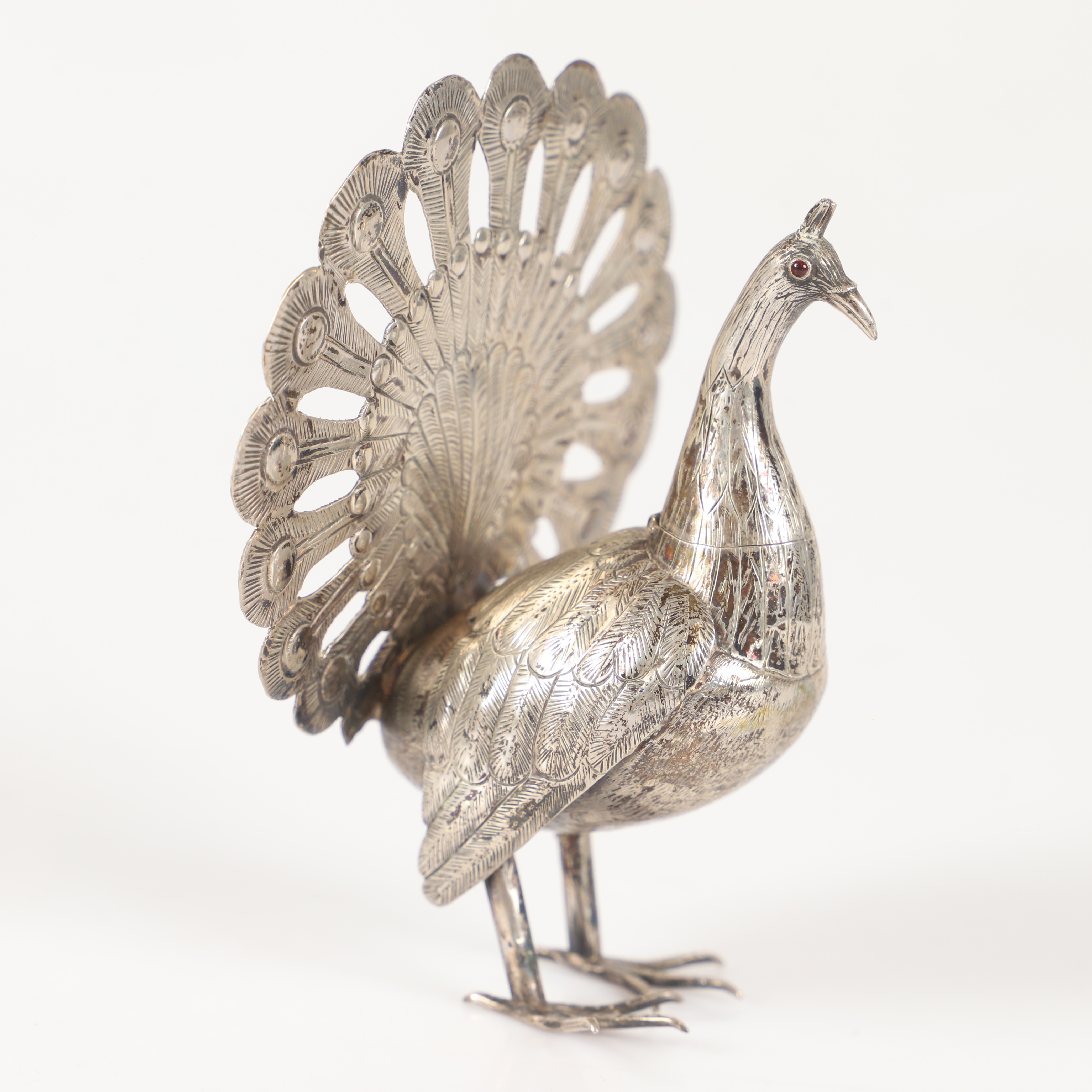 BORDSDEKORATION, silver I form av påfågel, 1900-tal.