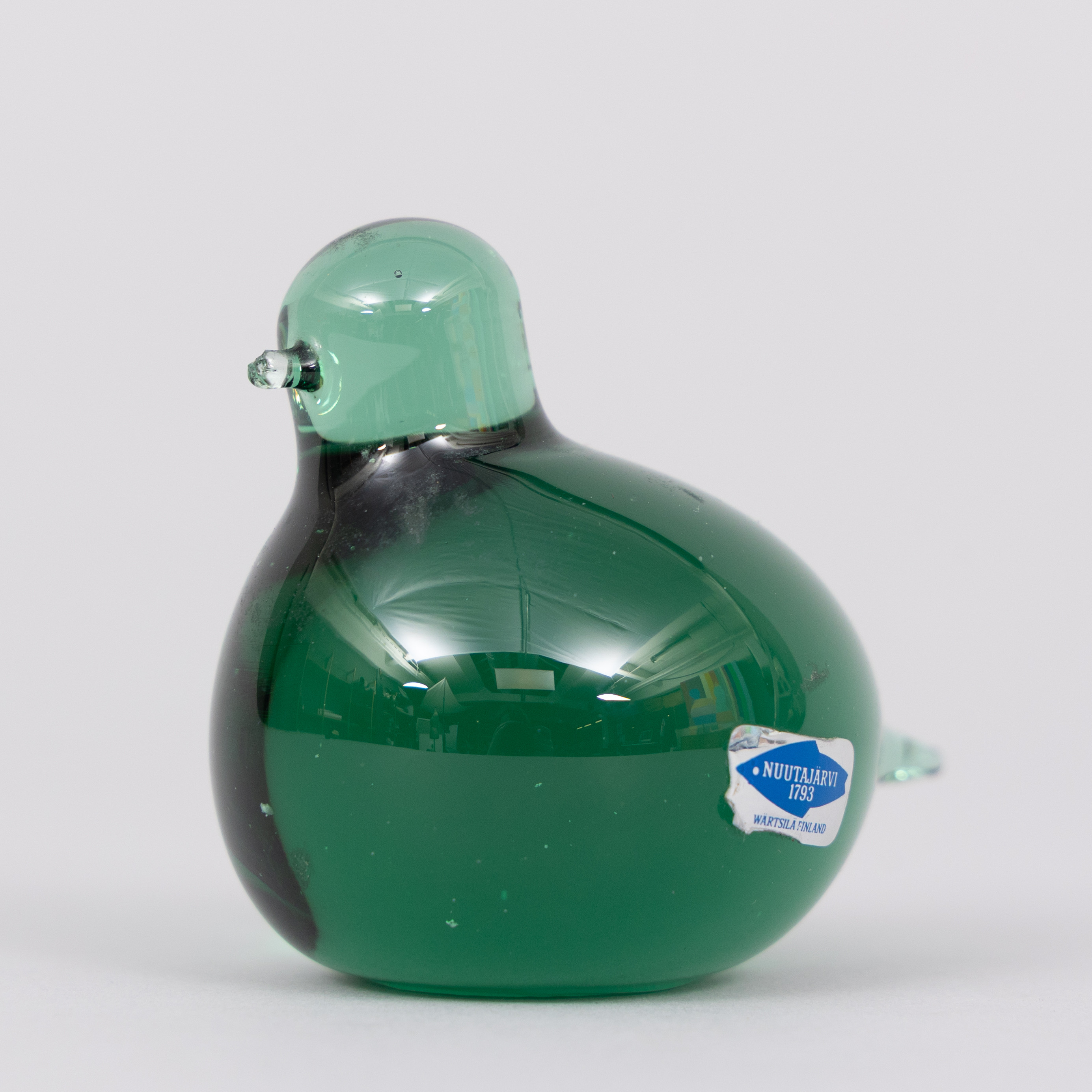 OIVA TOIKKA. Fåge, glas, Nuutajärvi, Finland, signerad.