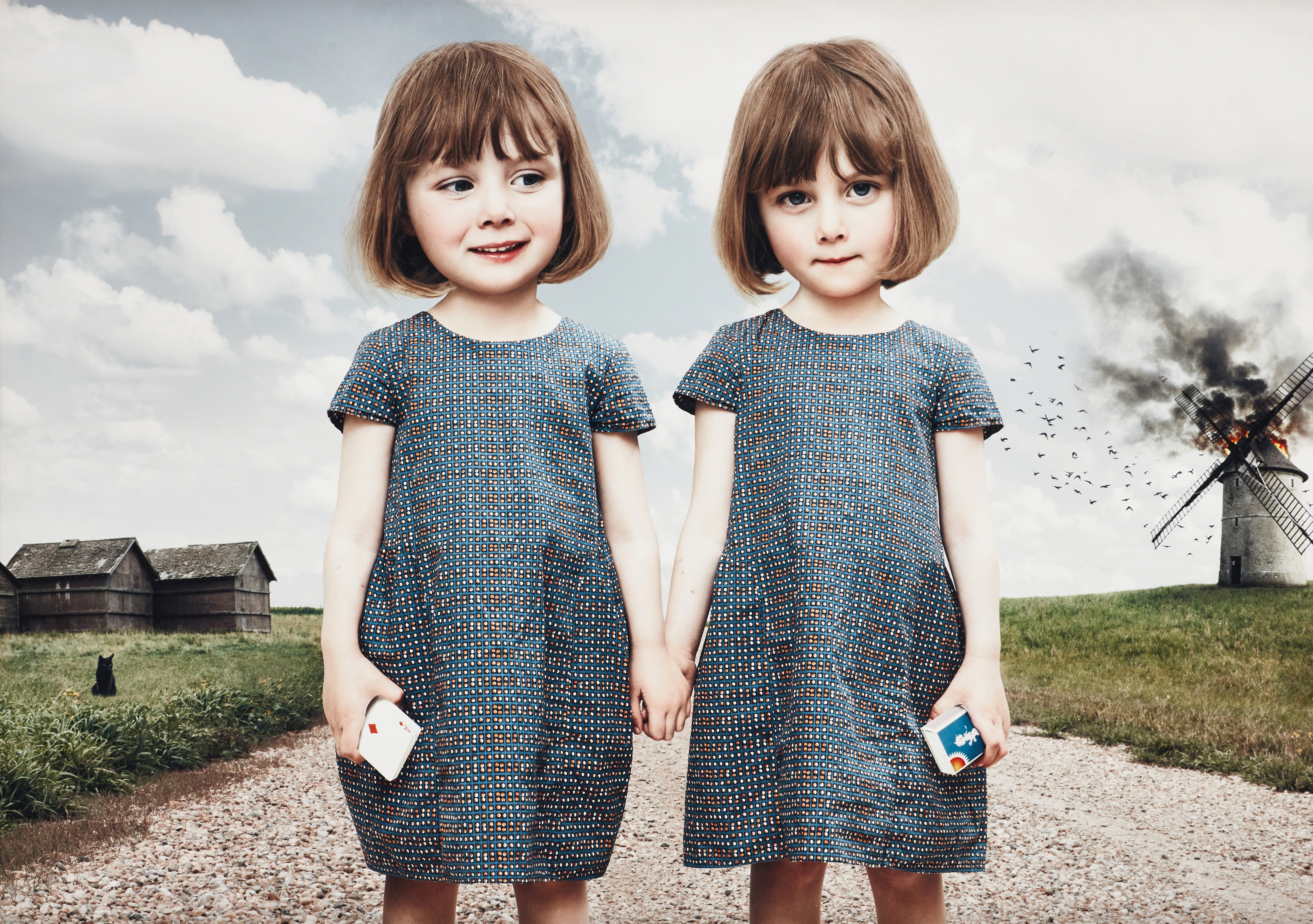 SAGA WENDOTTE (Född 1989). "The Watson Sisters", signerad samt numrerad 6/20 på etikett a tergo, fotografi / Fine art print.