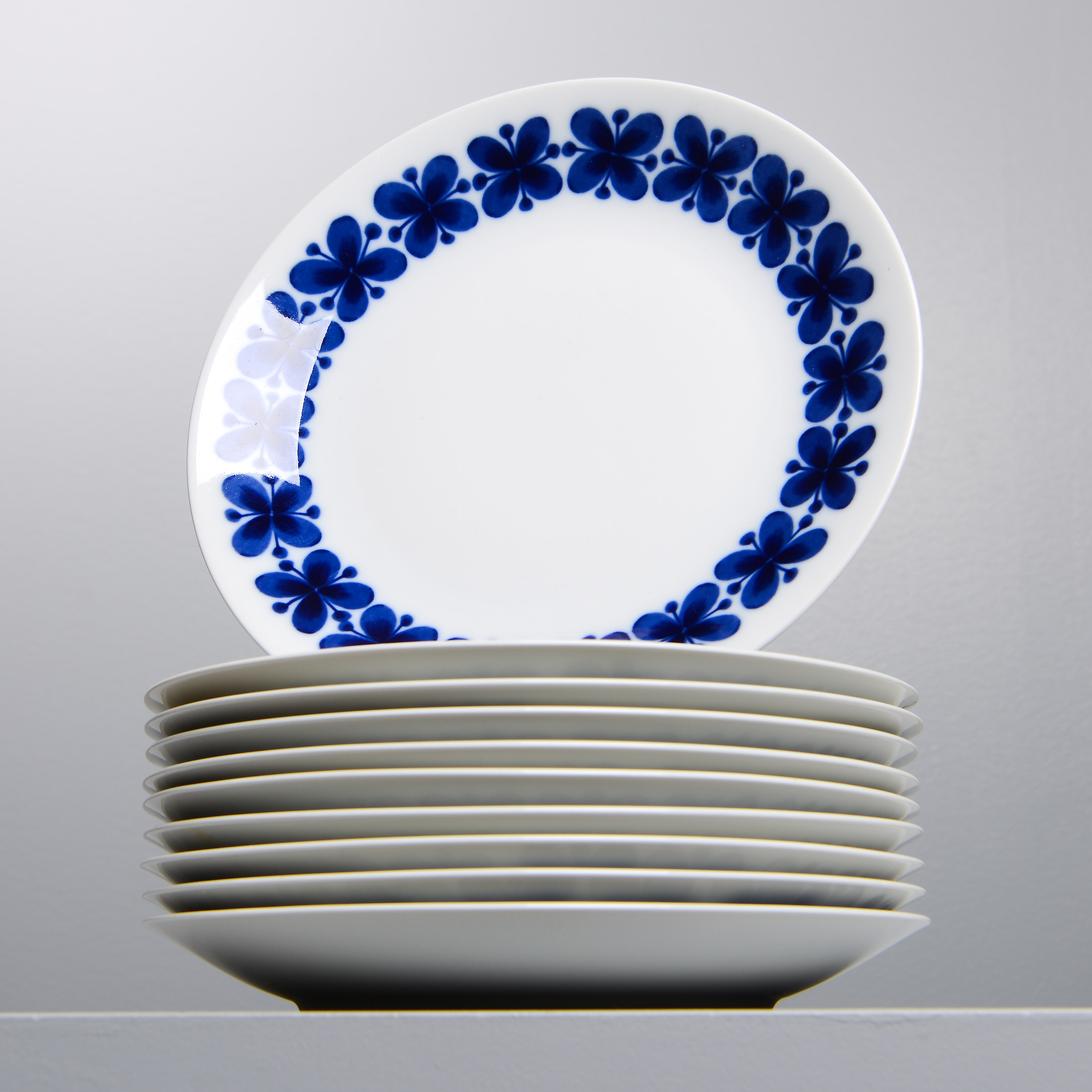 MARIANNE WESTMAN. Mattallrikar, "Mon Amie", 10 st, Rörtsrand, formgiven 1952.