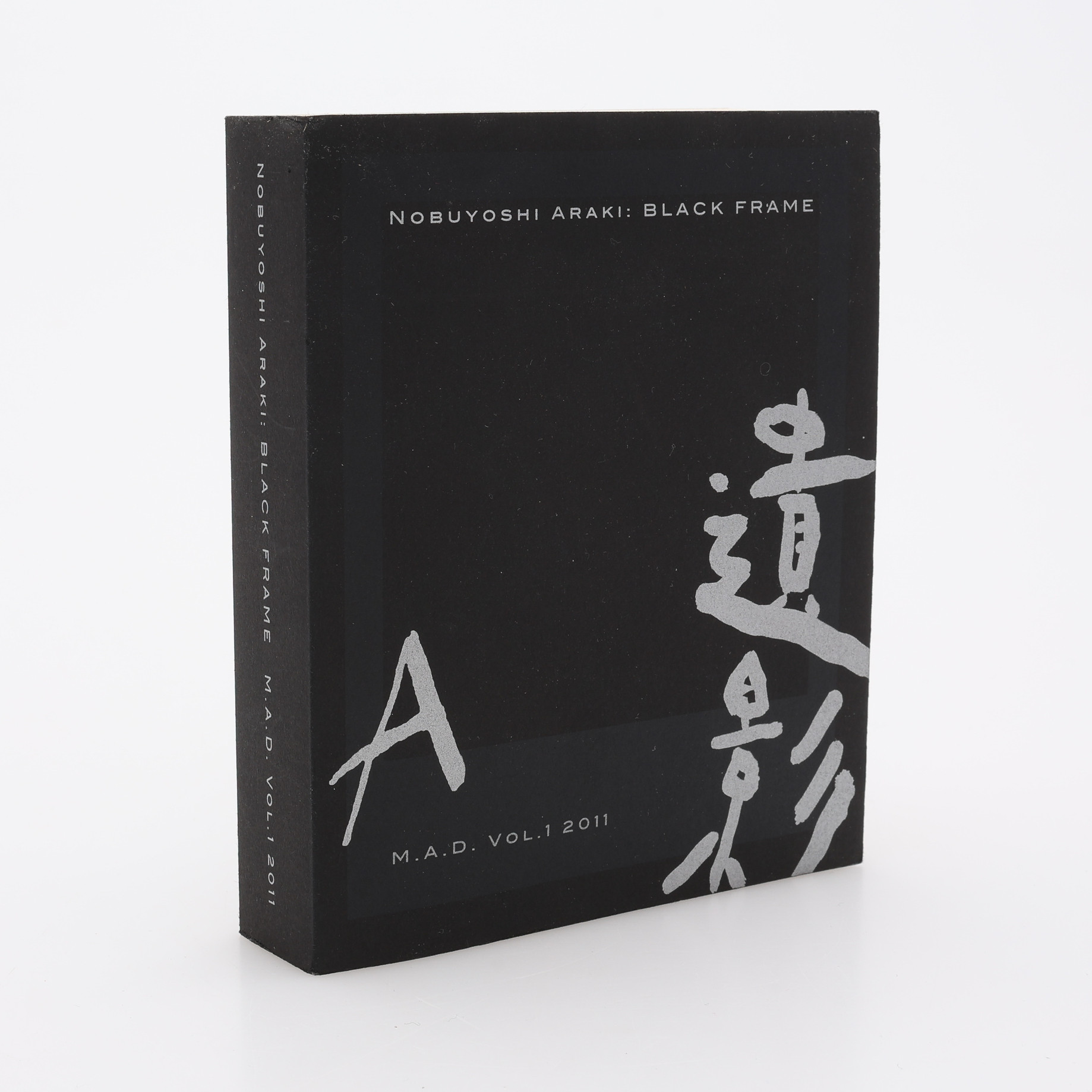 FOTO. DEN JAPANSKE FOTOGRAFEN NOBUYOSHI ARAKIS "BLACK FRAME" I FÖRSTA UPPLAGAN, 2011.