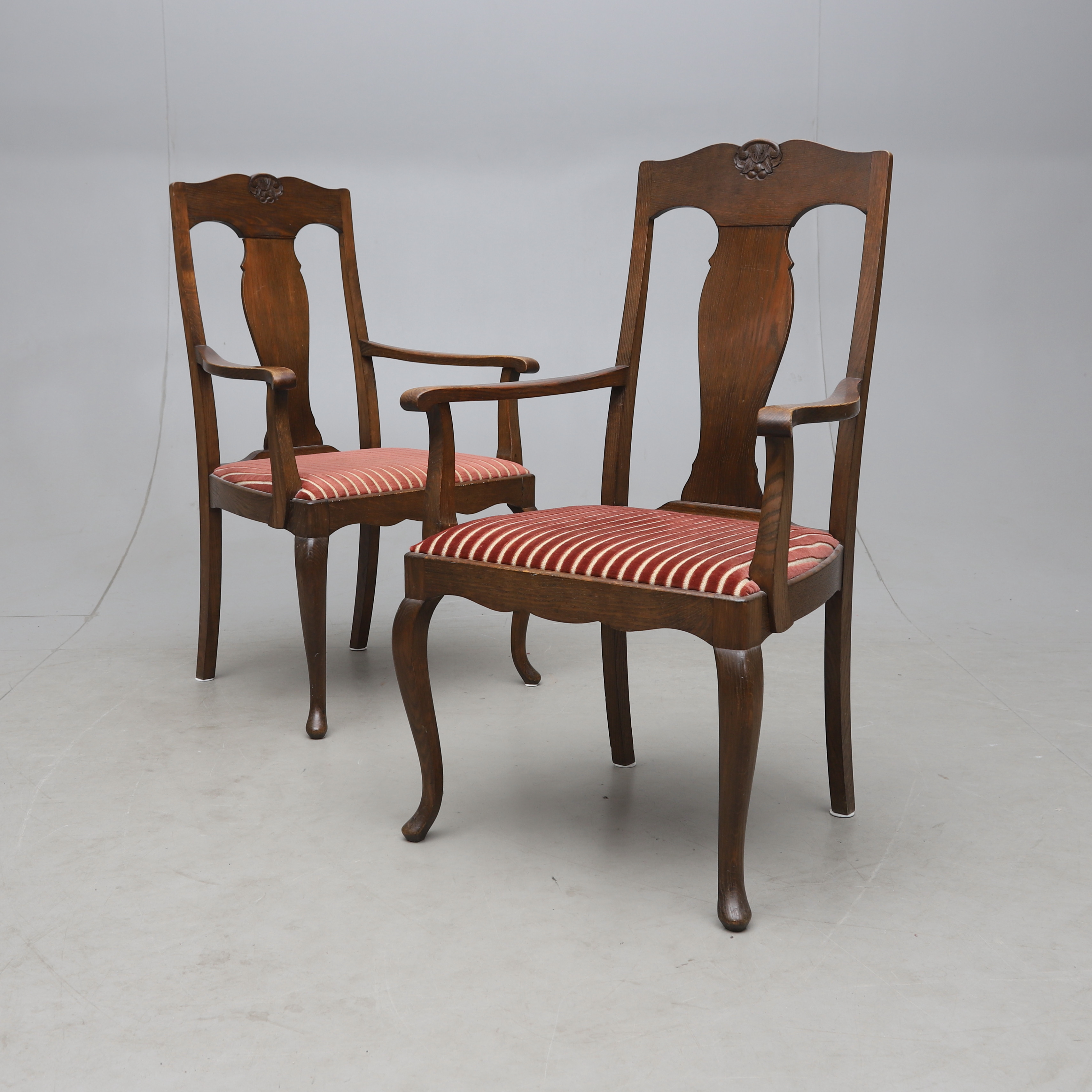 KARMSTOLAR, 1 par, ek, jugend, omkring 1900.