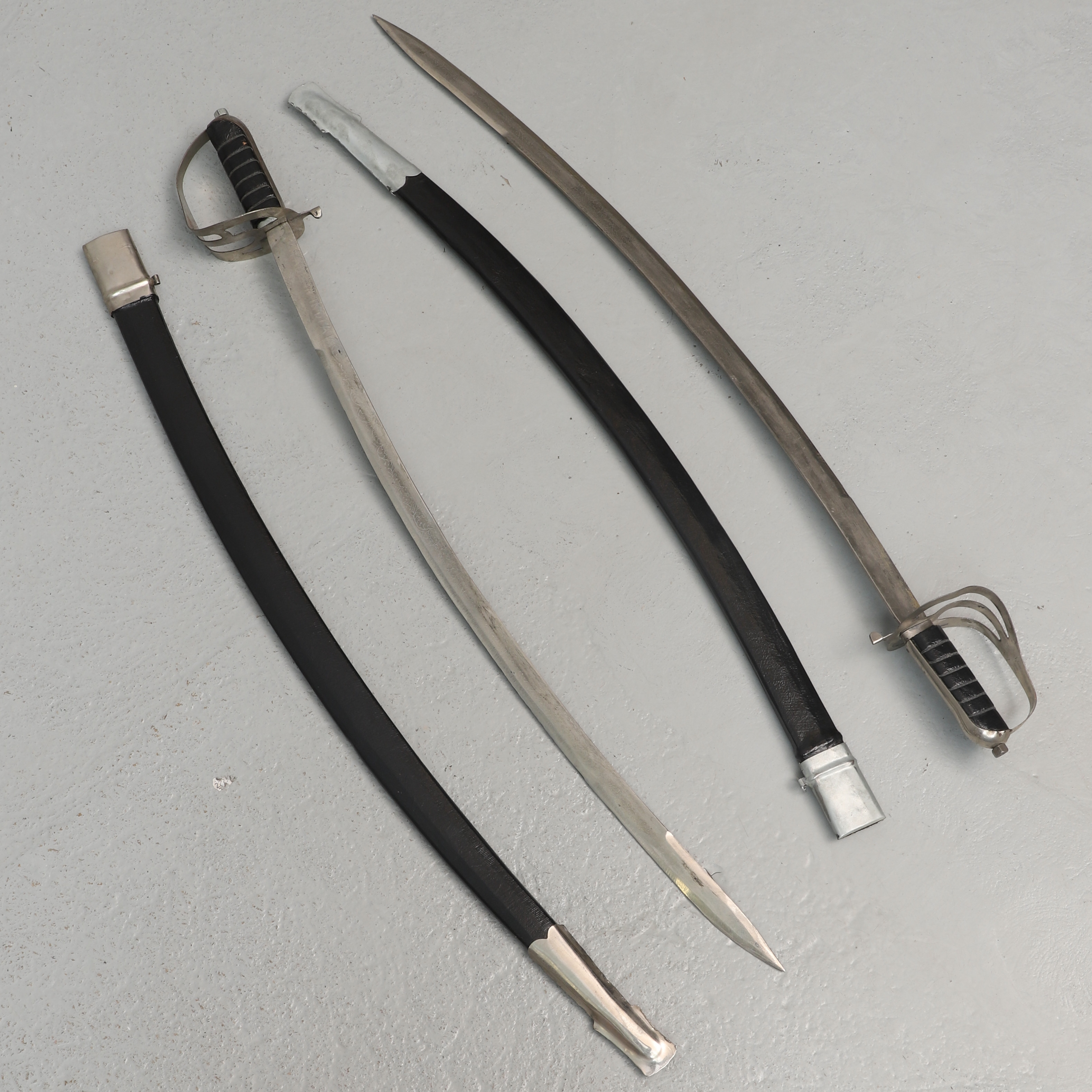 SVÄRD, 2 st, souvenirer, India, 1900-talets andra hälft.