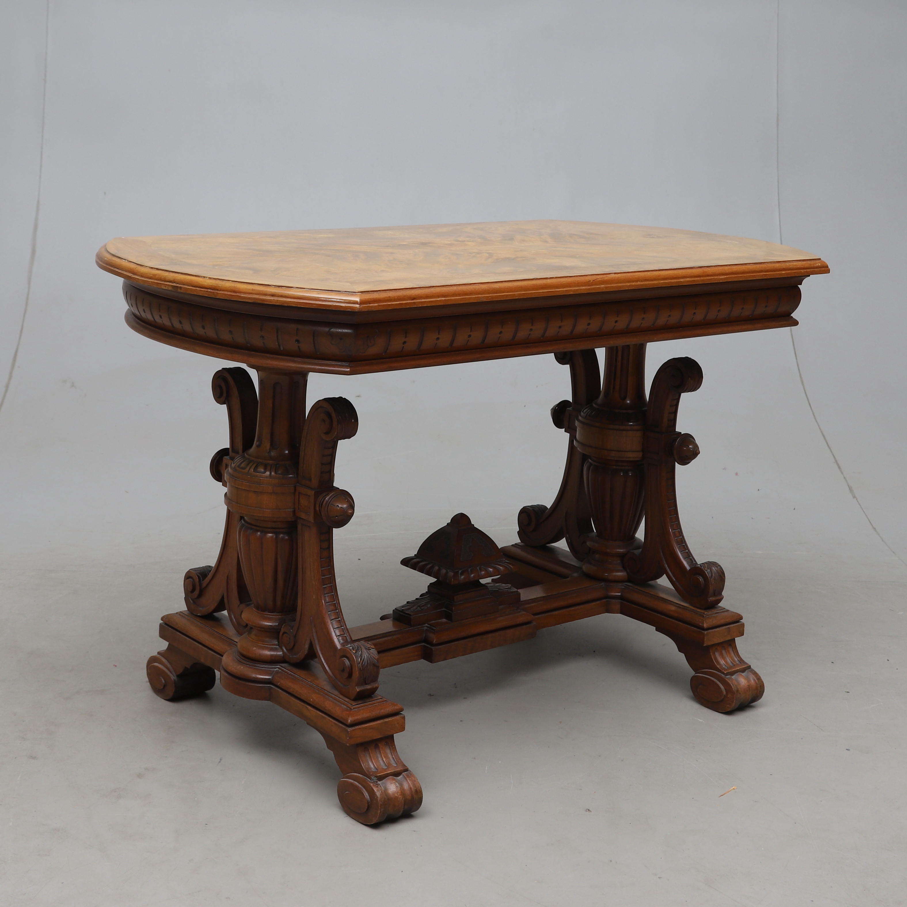 SALONGSBORD, nyrenässans, 1800-talets slut.