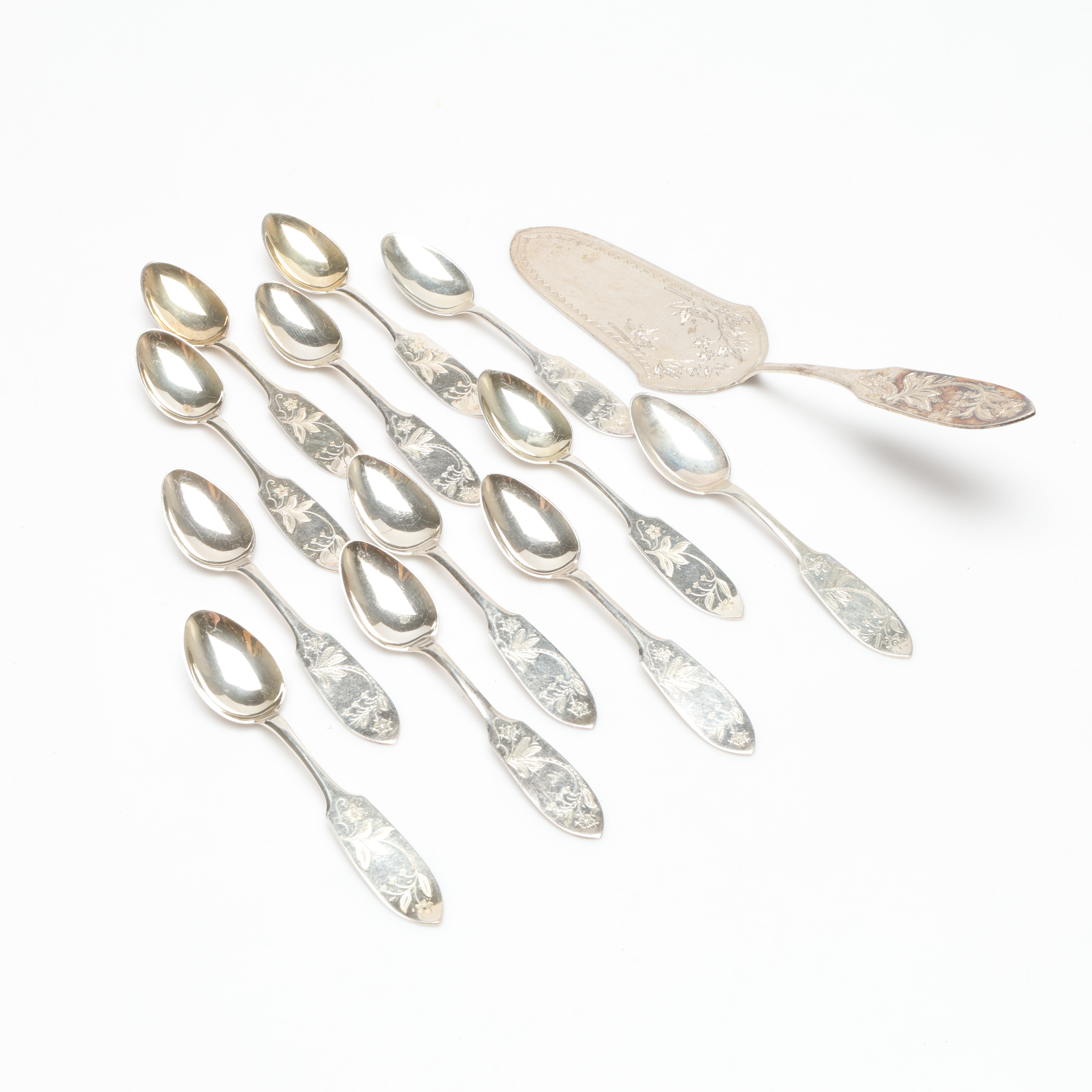 TÅRTSPADE samt SKEDAR, 13 delar, silver, Tornedal, C.O.Persson, vikt ca 225 gram.