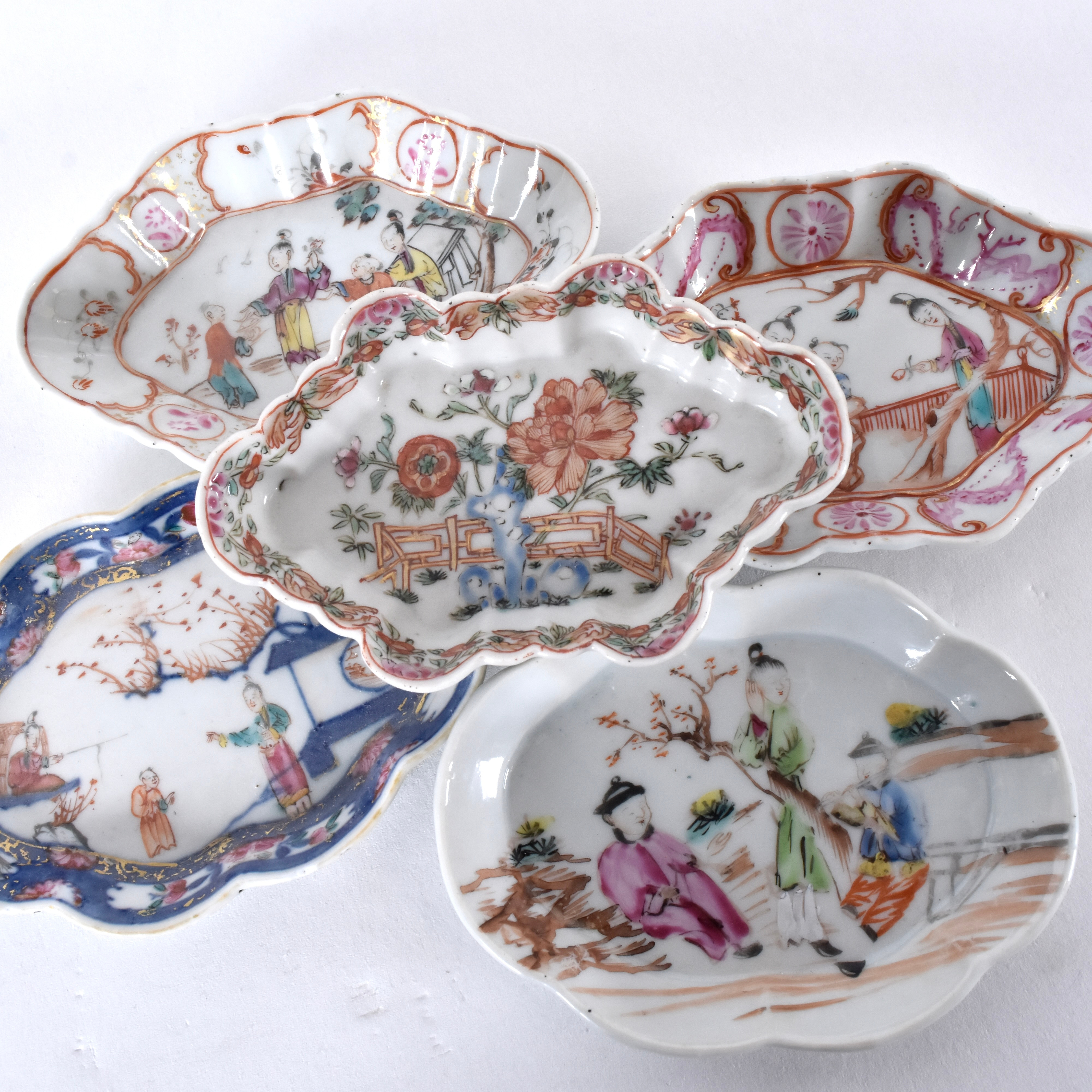 SKEDFAT, 5 st, porslin, Kina Qianlong (1736-95).