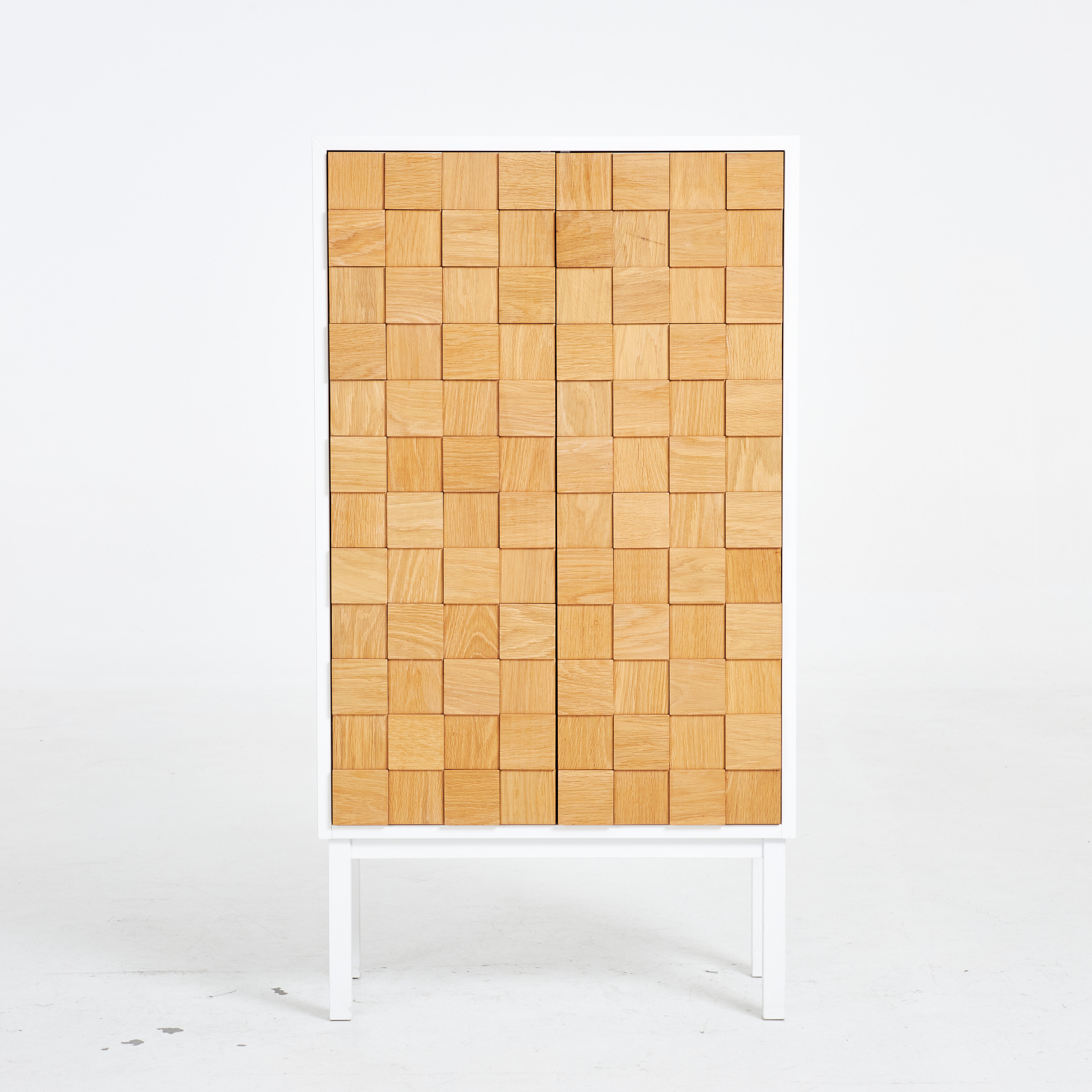 SARA LARSSON. "Collect", kuber ek i relief, A2 designers, samtida.