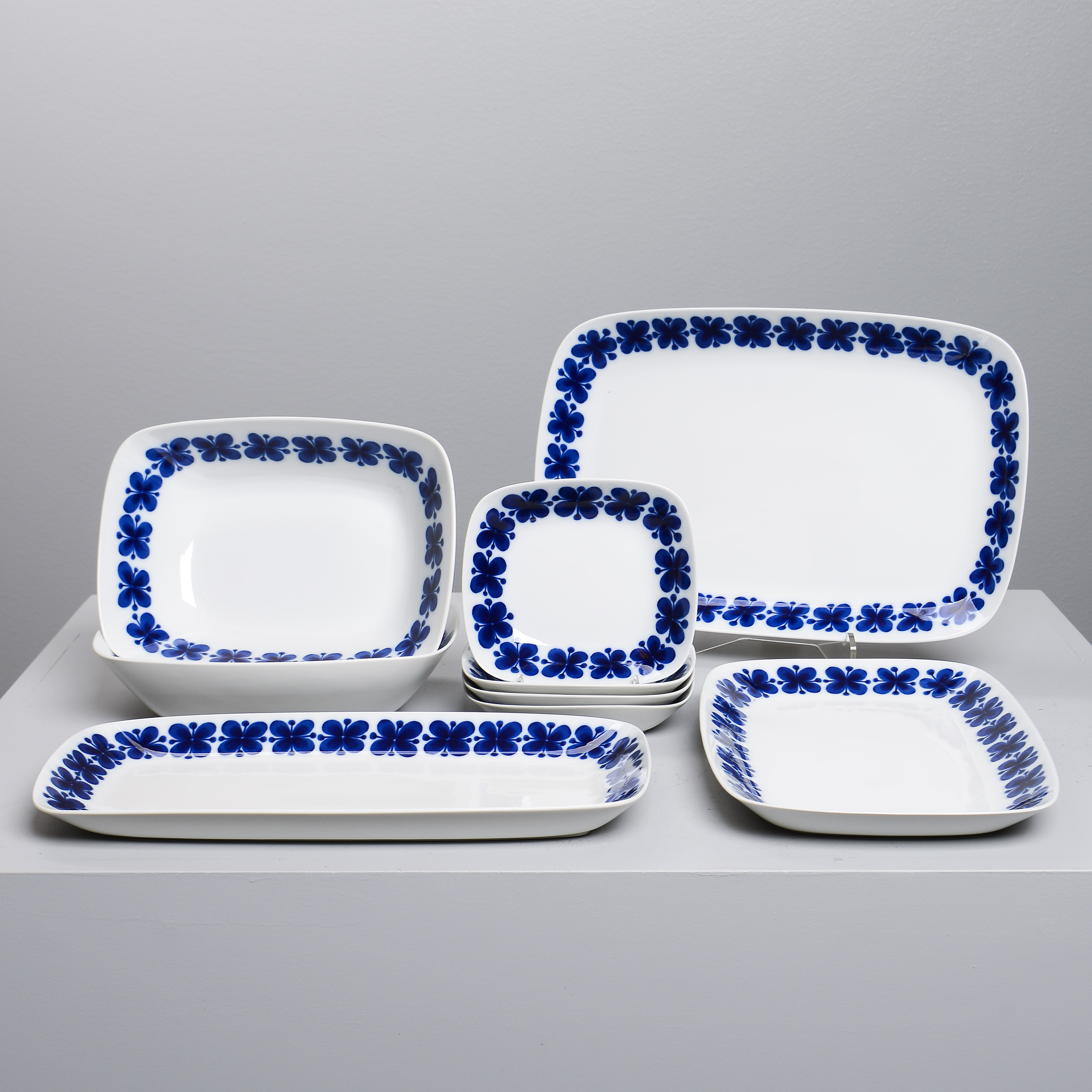 MARIANNE WESTMAN. Serveringsfat, "Mon Amie", 9 st, Rörstrand.