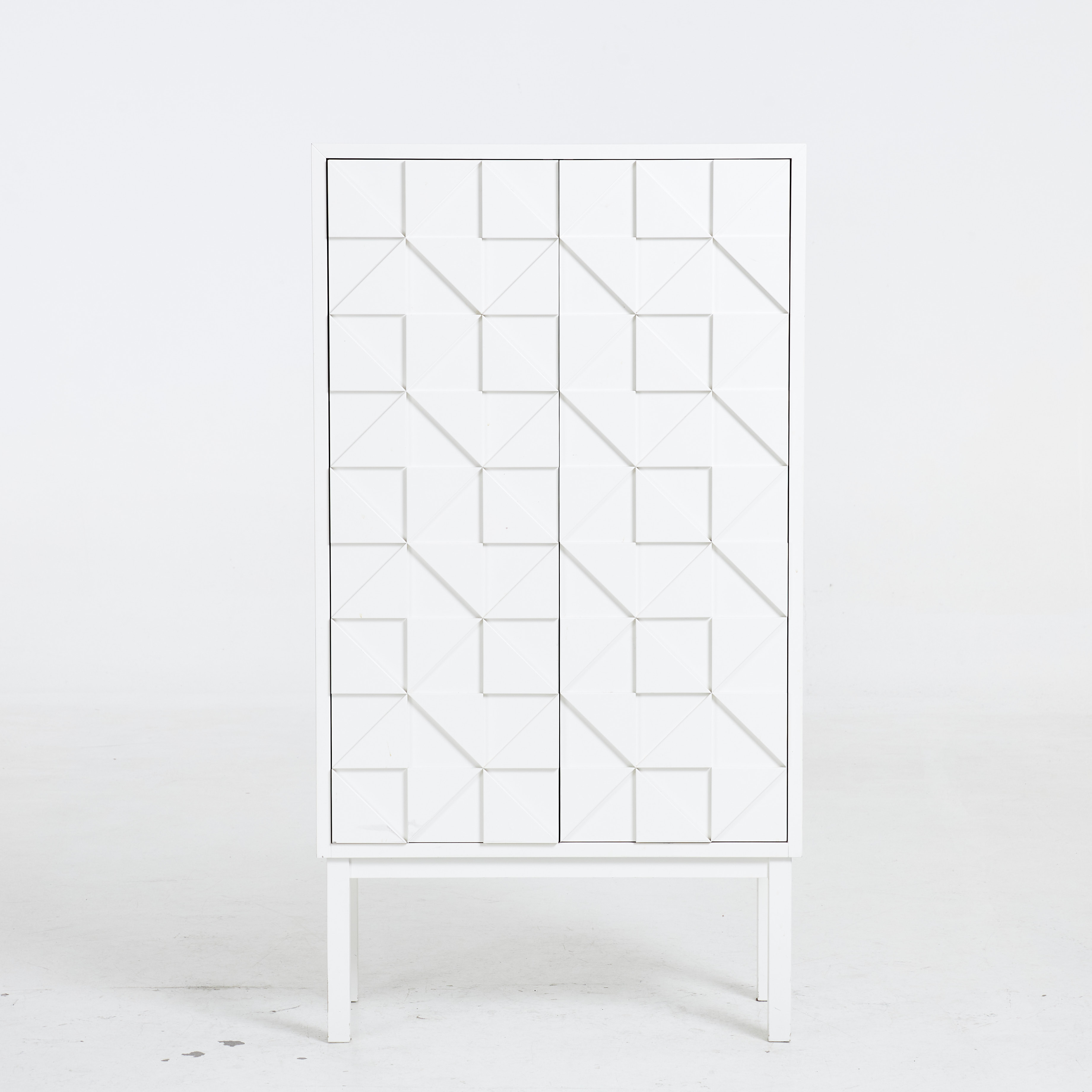 SARA LARSSON. "Collect", vitlackerade kuber i relief, A2 designers, samtida.