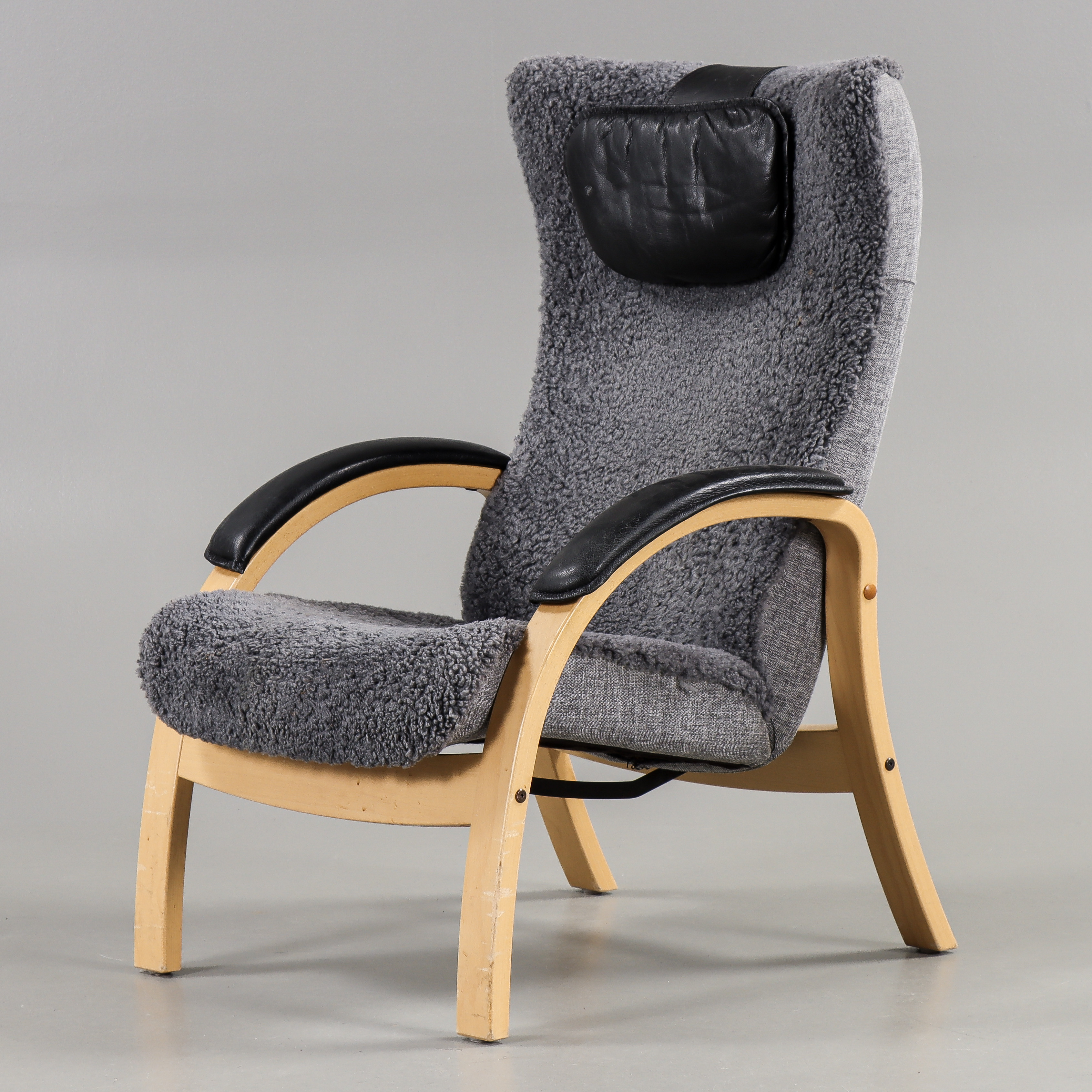 JAHN AAMODT. Fåtölj "Easy" Bok & Fårskinn, Conform, 2000-tal.