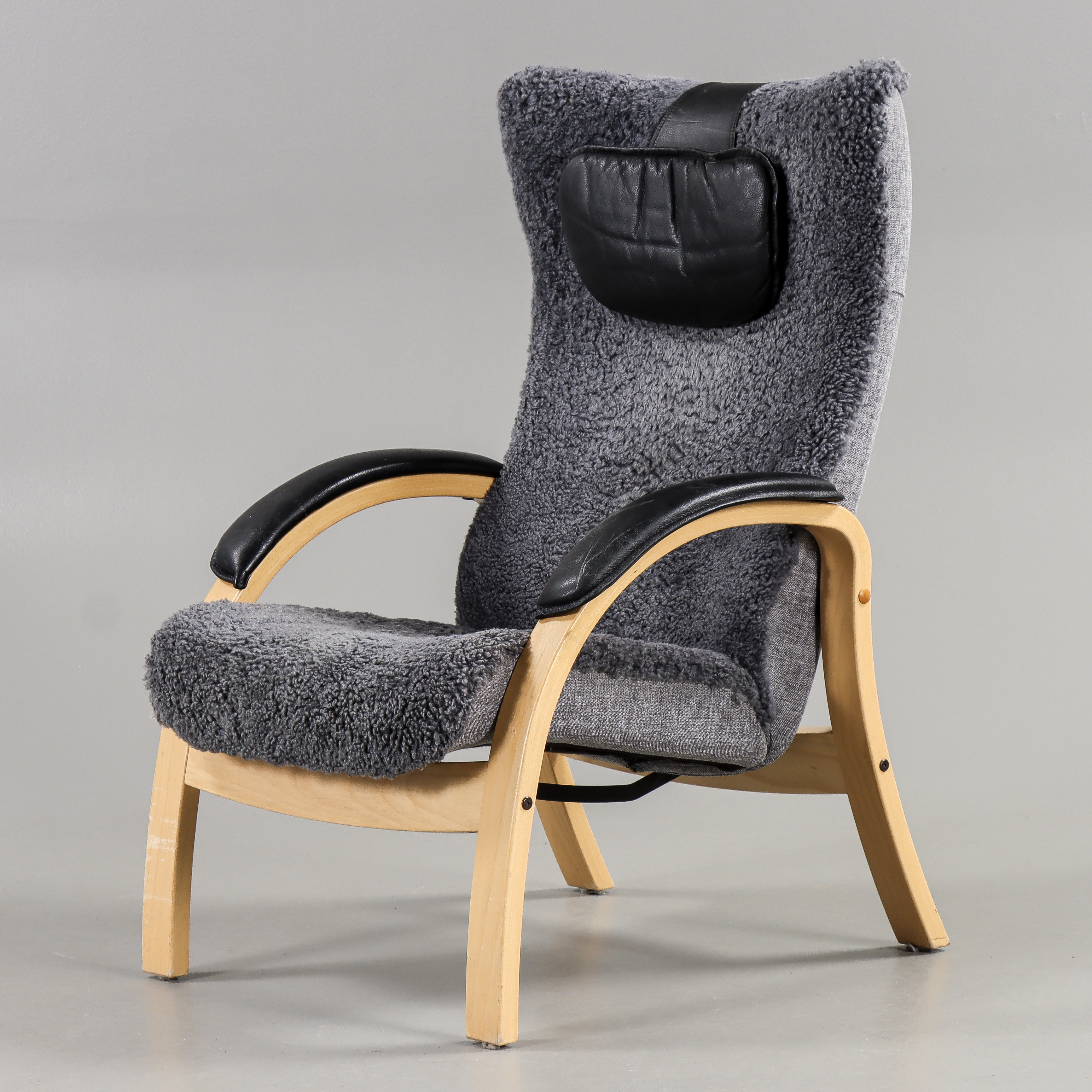 JAHN AAMODT. Fåtölj "Easy" Bok & Fårskinn, Conform, 2000-tal.