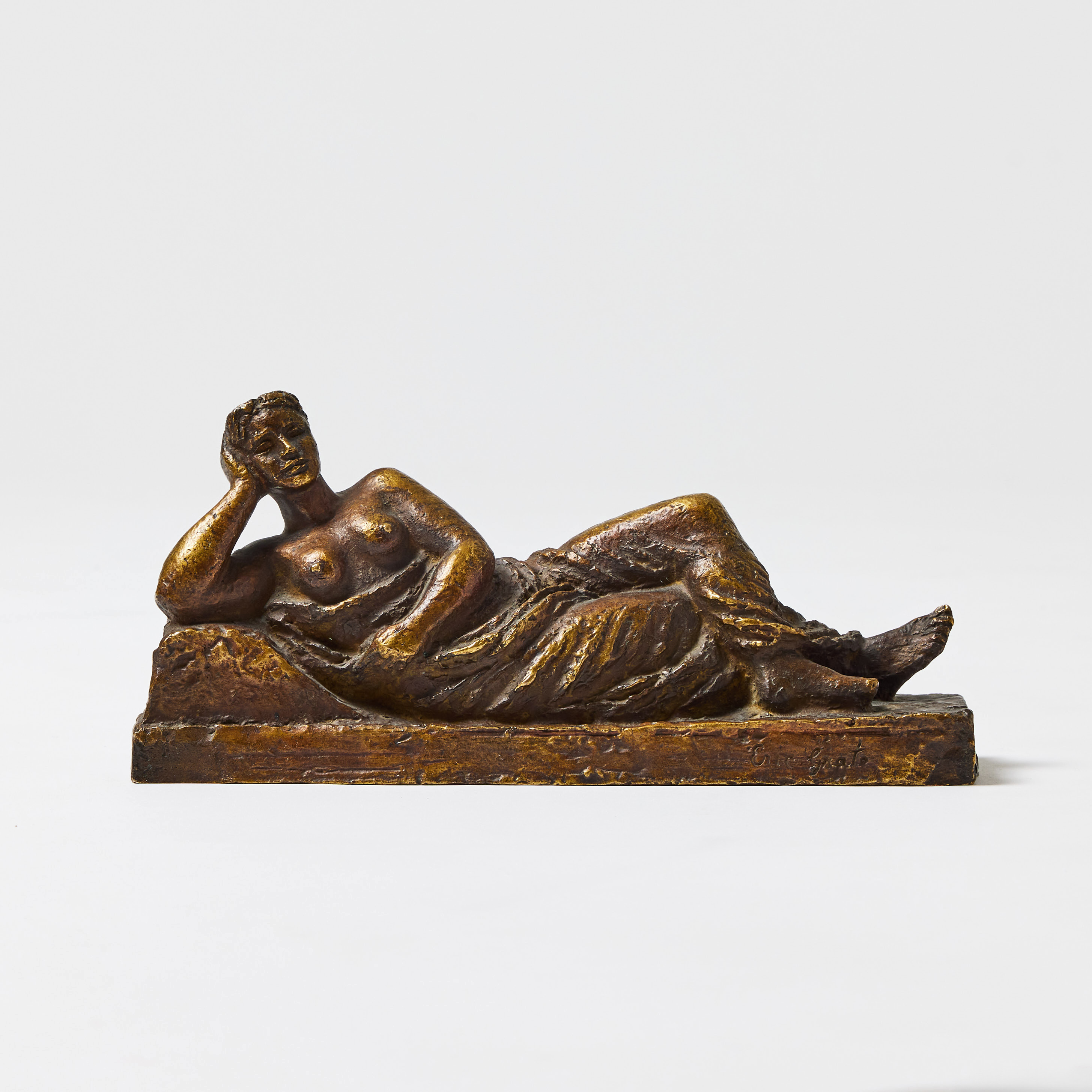 ERIC GRATE. Skulptur, "Über allen Gipfeln Ist Ruh", förgylld och brunpatinerad brons.