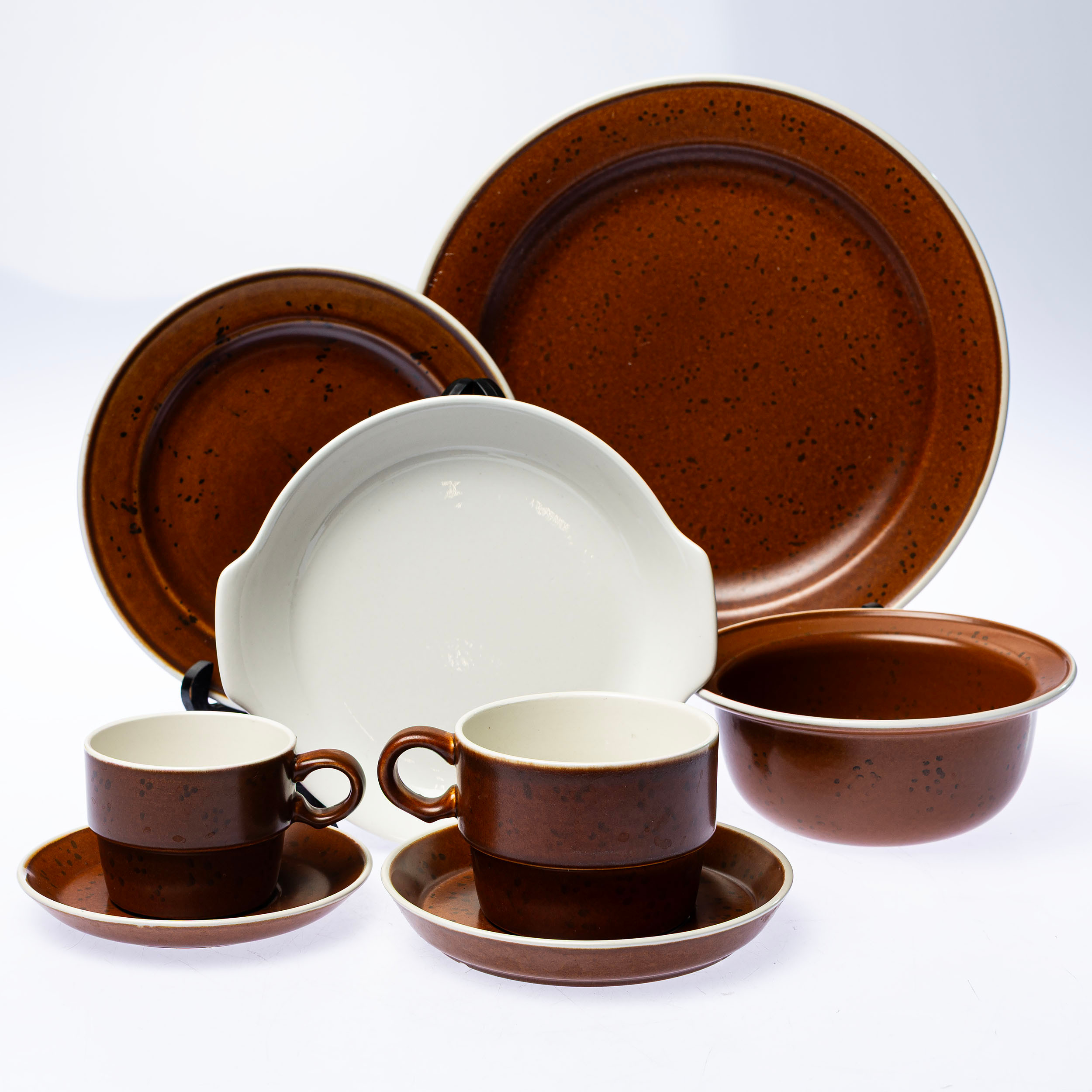 STIG LINDBERG. Servisdelar, 45 st, coq, Gustavsberg, 1900 - talets andra hälft.