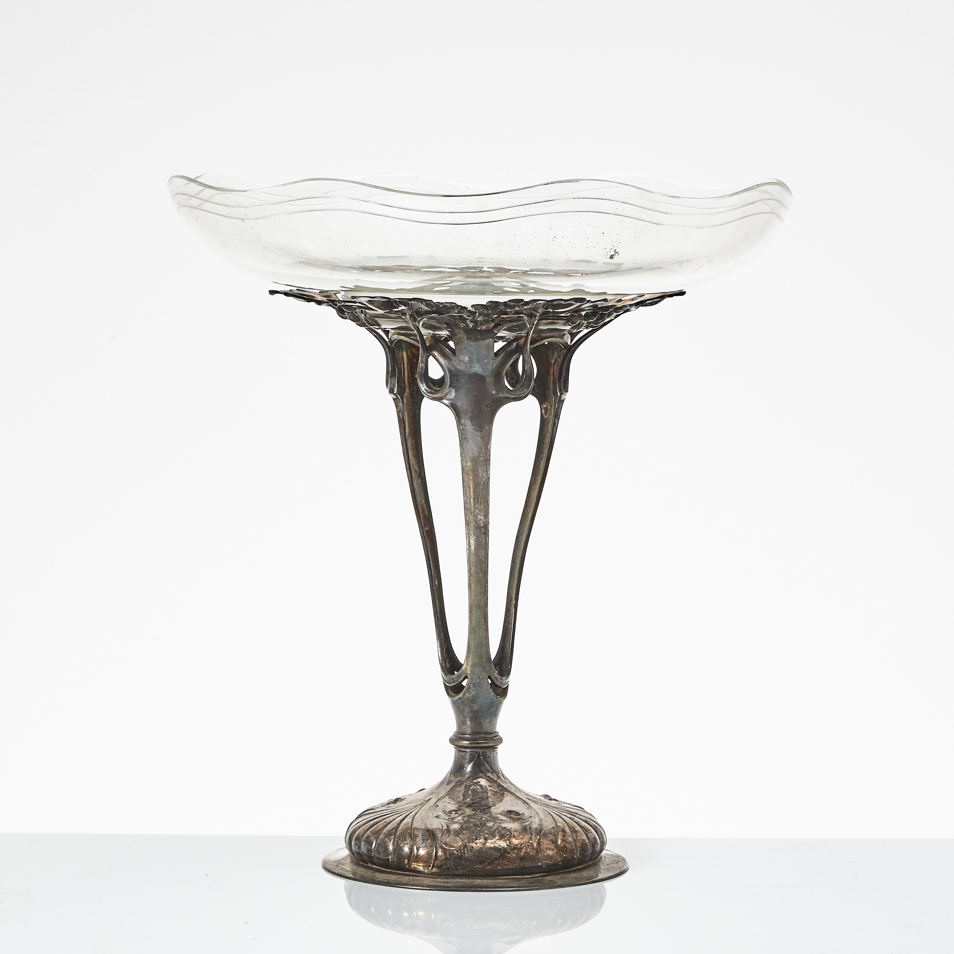 BORDSUPPSATS, jugend, 1900-tlets början. Fot av nysilver, glasskål.