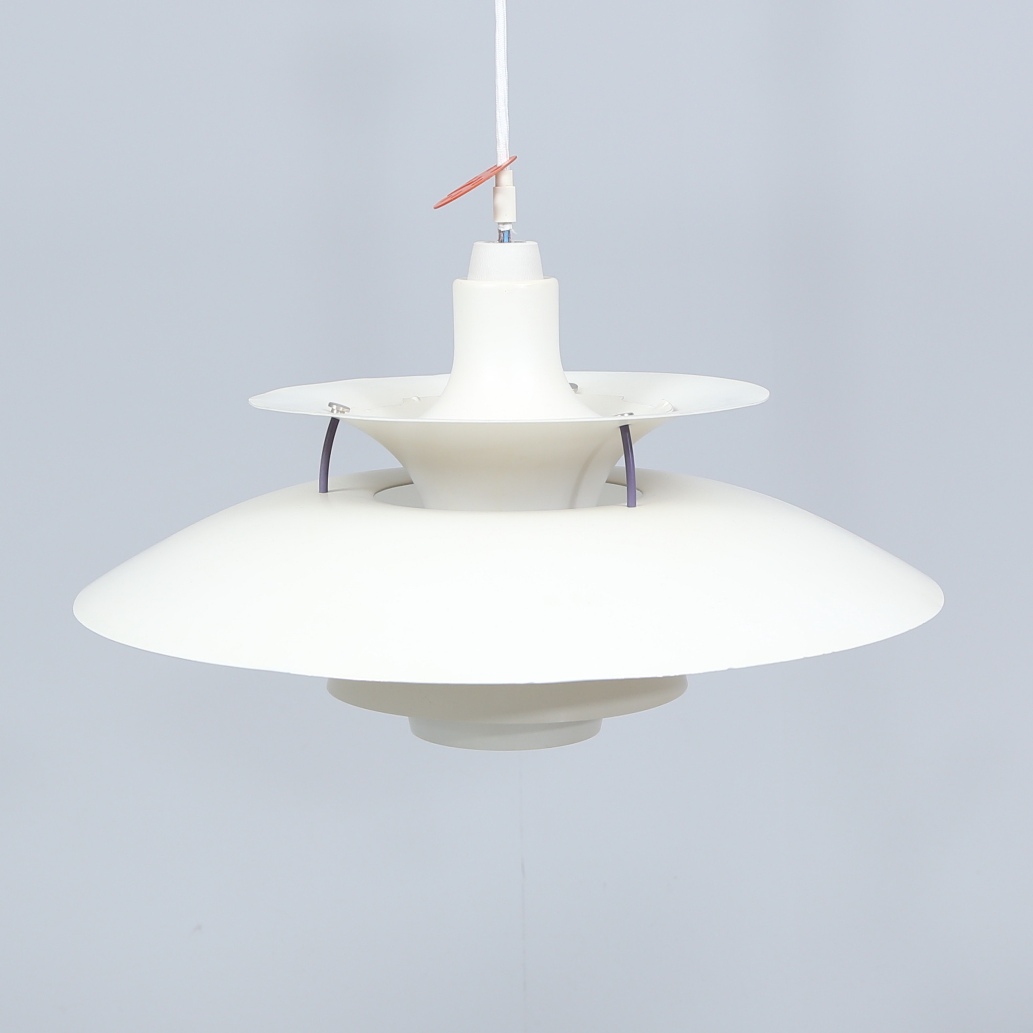 POUL HENNINGSEN. Taklampa, "PH-5", Louis Poulsen, lackerad metall.