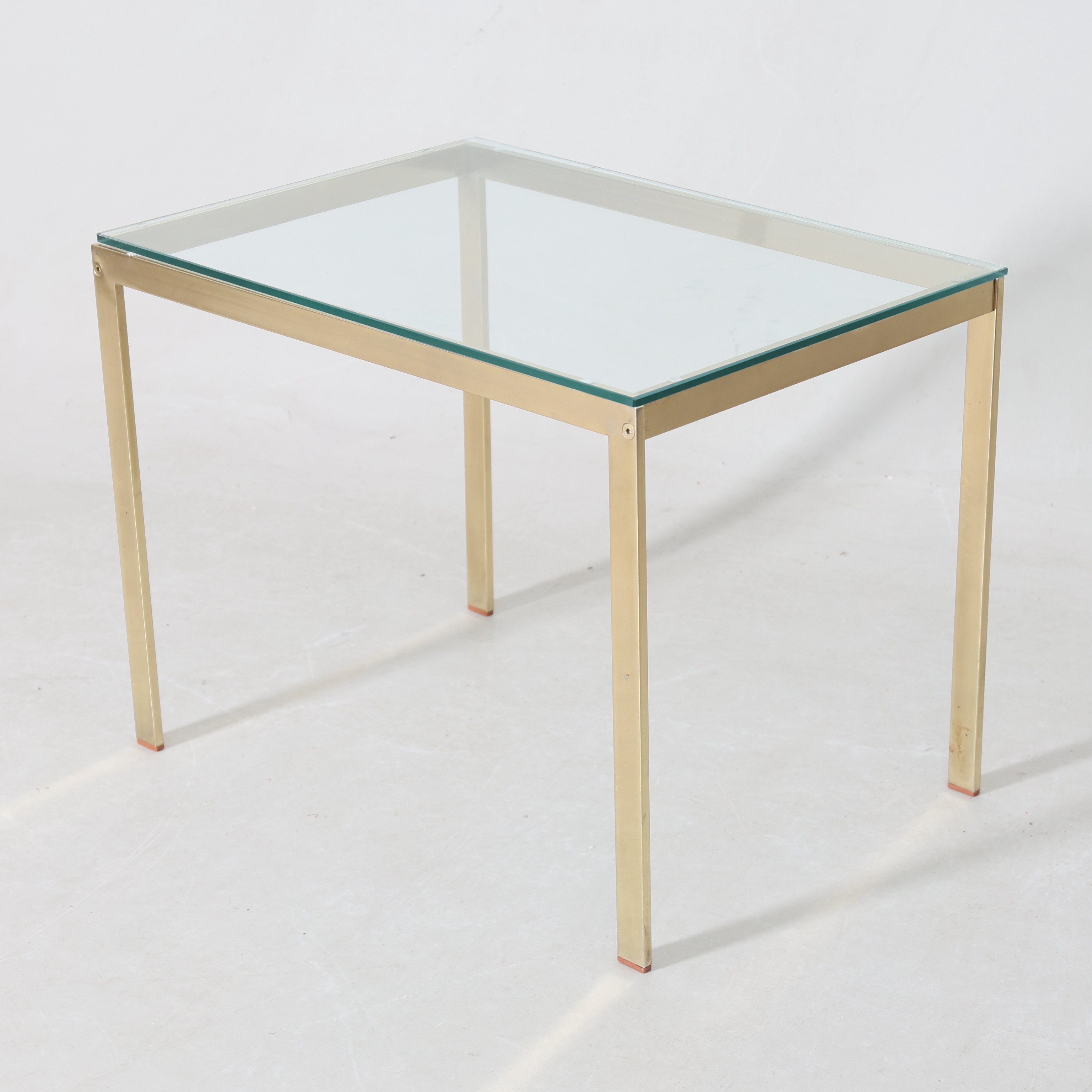 SOFFBORD, gulmetall och glas, 1900-tal.